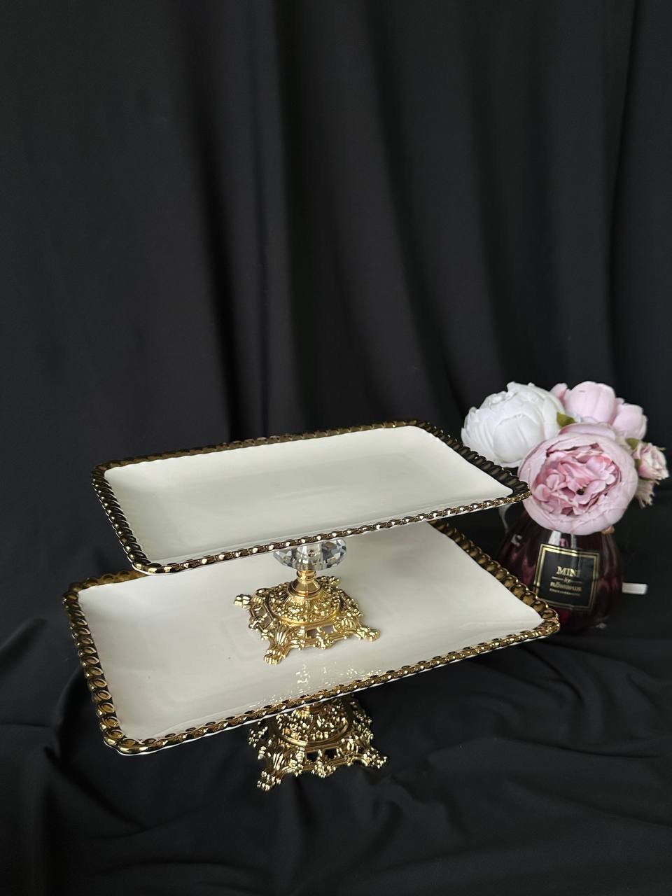 Блюдо на золотій ніжці з золотою оконтовкою 27х17 см , порцеляна, фото №1