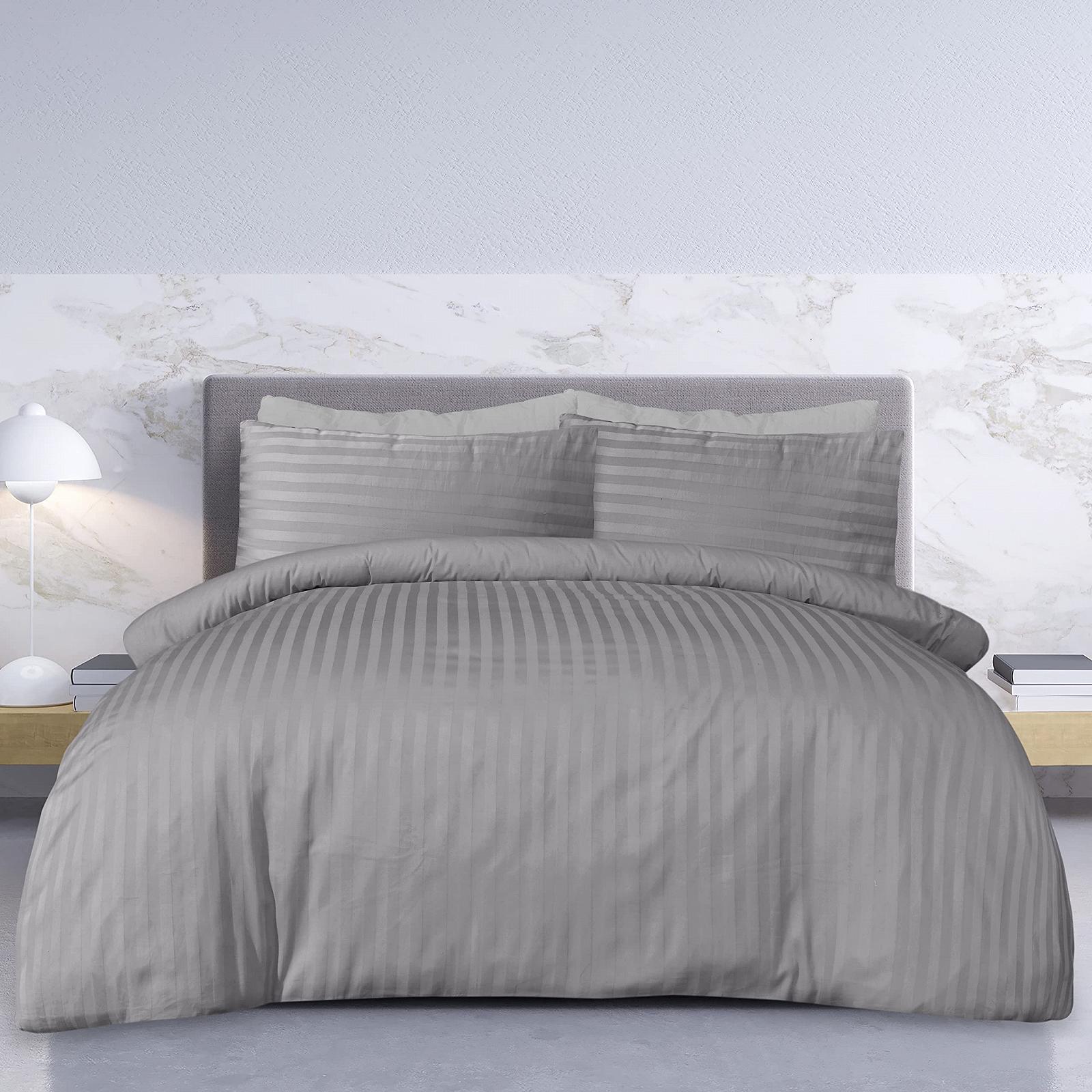 Комплект Постільної Білизни Pieridae Soft Polycotton Готельна Якість 250 Thread Count Сатинова Смужка Підковдра з Наволочками Білий та Сірий Колір, фото №1