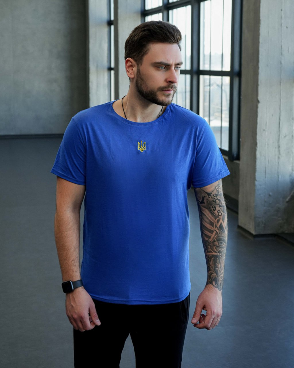 Мужская хлопковая футболка с вышивкой Тризуб Украина BD0036 размер L цвет синий, фото №1