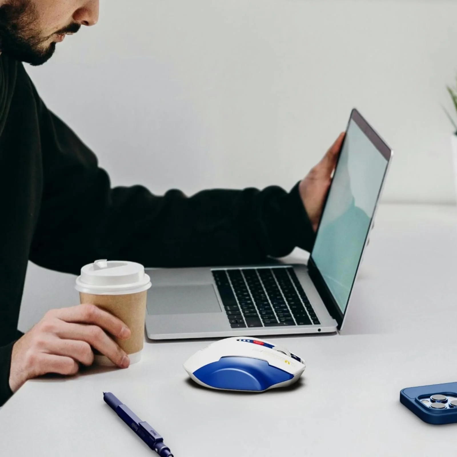 Мышь Uineer Bluetooth Tri-Mode (BT 5.0/4.0+2.4G Hz) с индикатором уровня заряда батареи, перезаряжаемая, эргономичная, беспроводная с 4 регулируемыми уровнями DPI, сине-белая, фото №7