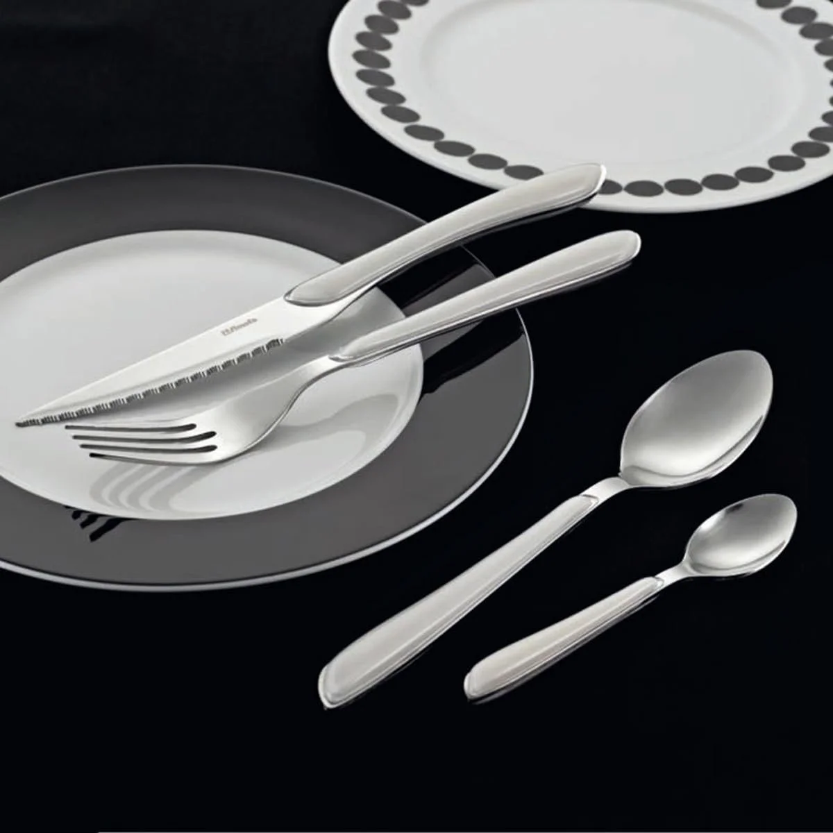 Набір столових приборів Amefa ECLAT для 4 осіб, нержавіюча сталь з високоякісними пластиковими ручками білого кольору, 16 предметів, фото №4 Набір столових приборів Amefa ECLAT для 4 осіб, нержавіюча сталь з високоякісними пластиковими ручками білого кольору, 16 предметів, фото №4