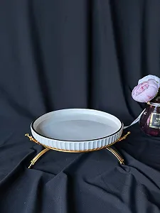 Блюдо на золотій підставці - Фото 1