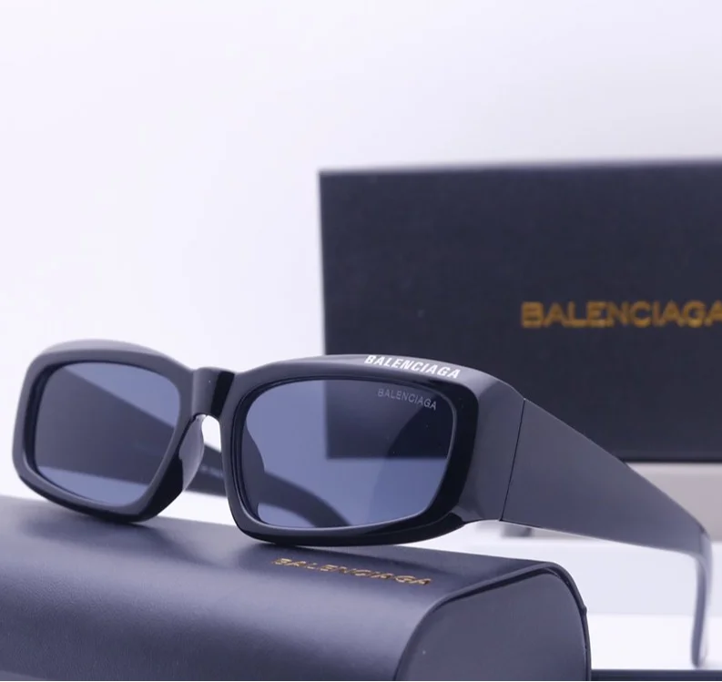 Женские прямоугольные солнцезащитные очки черные Balenciaga стильные, фото №1 Женские прямоугольные солнцезащитные очки черные Balenciaga стильные, фото №1