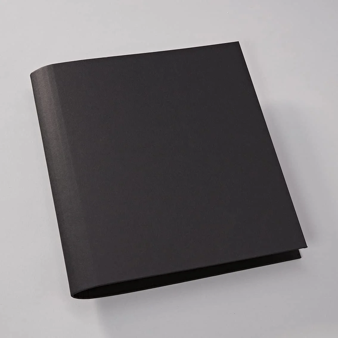 Фотоальбом Semikolon на 4 кольцах 29.5 x 32 см, обложка эфалин, черный, фото №2 Фотоальбом Semikolon на 4 кольцах 29.5 x 32 см, обложка эфалин, черный, фото №2