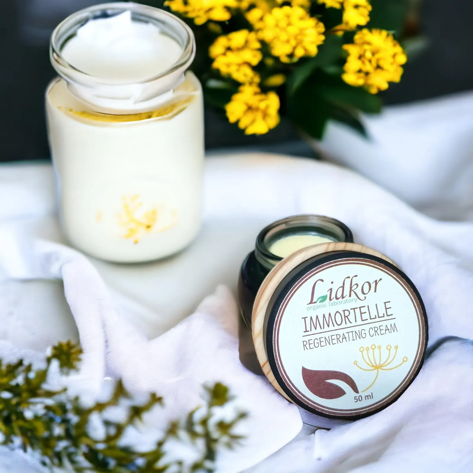 Крем для обличчя Immortelle Regenerating Face Cream з вітаміном C денний та нічний антивіковий для дуже сухої шкіри 50 мл, фото №4
