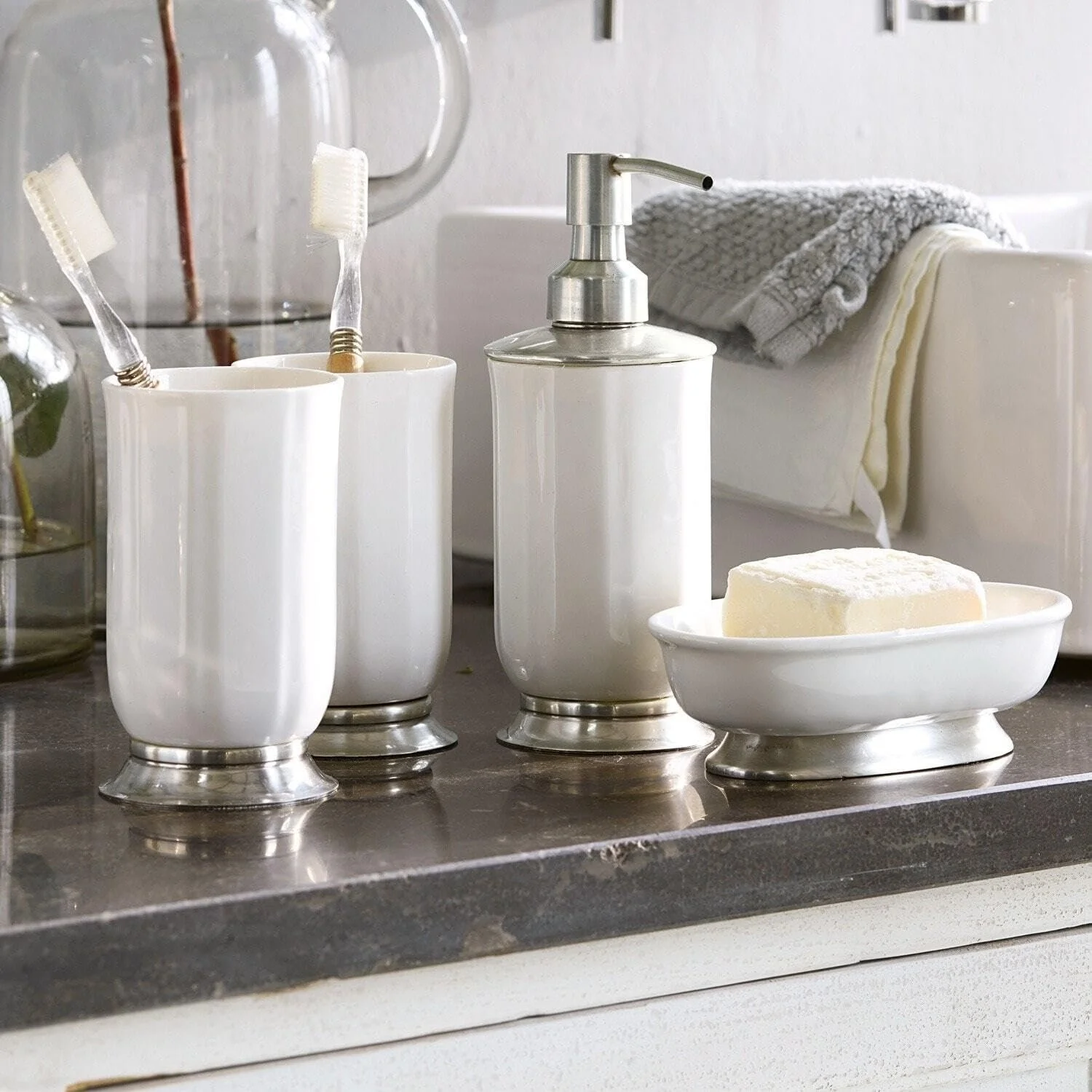 Набор для ванной комнаты LOBERON Millicent 2 стакана, мыльница и дозатор мыла, белый/серебристый, фото №3 Набор для ванной комнаты LOBERON Millicent 2 стакана, мыльница и дозатор мыла, белый/серебристый, фото №3