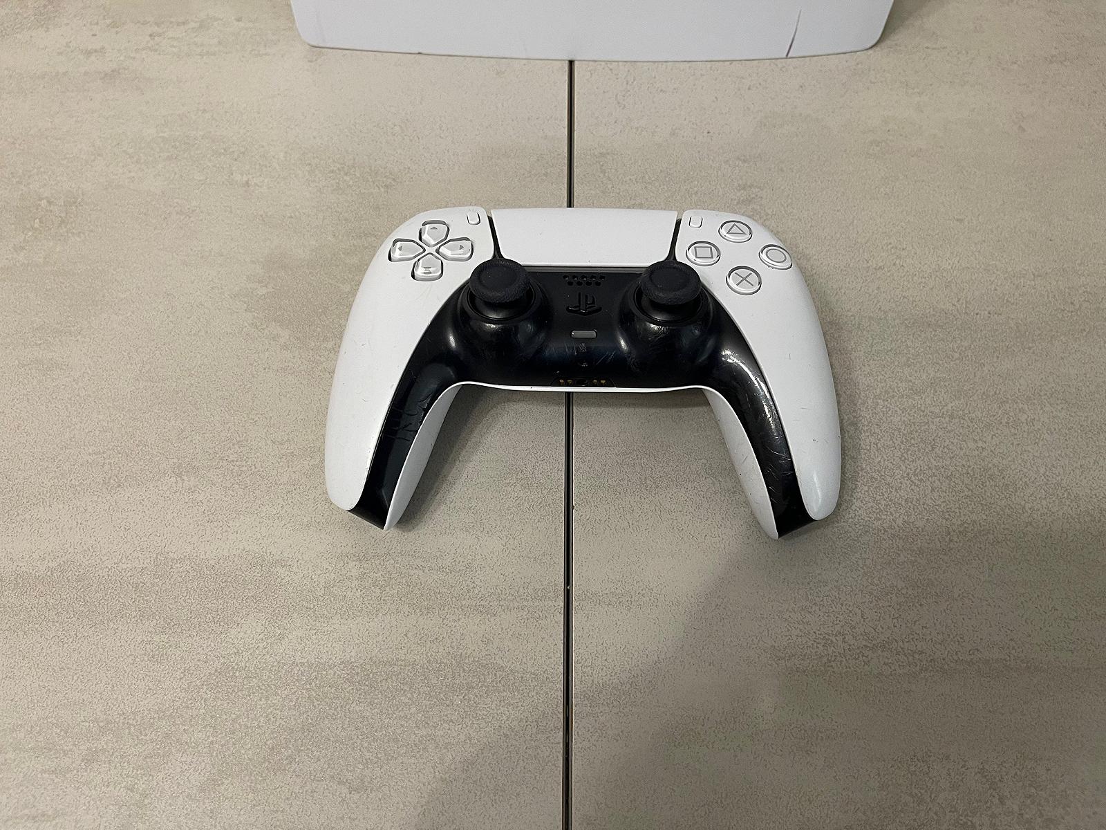 Ігрова приставка Sony Playstation PS5 CFI-1215A, Blu-ray + геймпад, фото №4 Ігрова приставка Sony Playstation PS5 CFI-1215A, Blu-ray + геймпад, фото №4