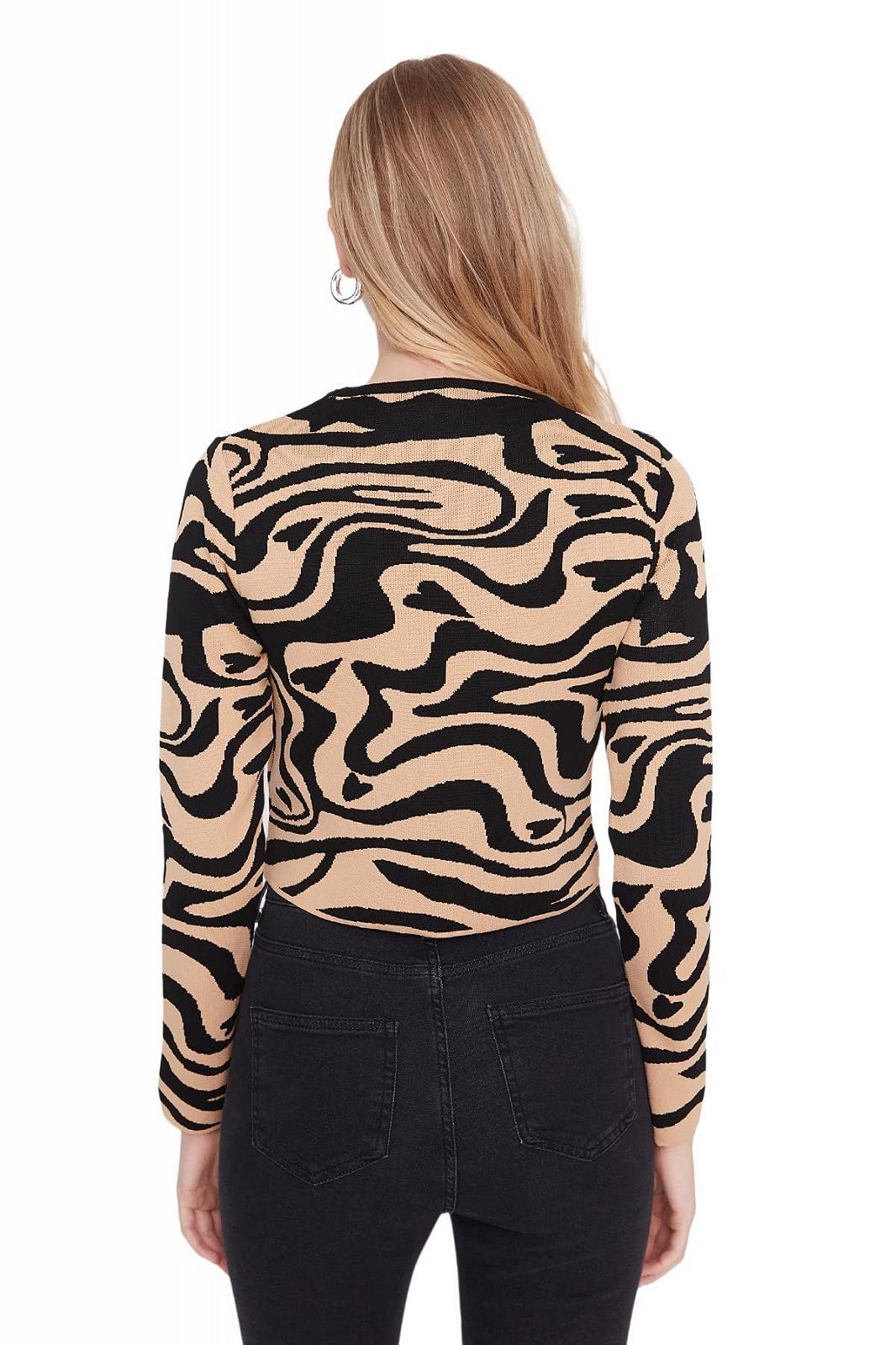 Женский свитшот TRENDYOL с круглым вырезом и анималистическим принтом, фото №4 Женский свитшот TRENDYOL с круглым вырезом и анималистическим принтом, фото №4