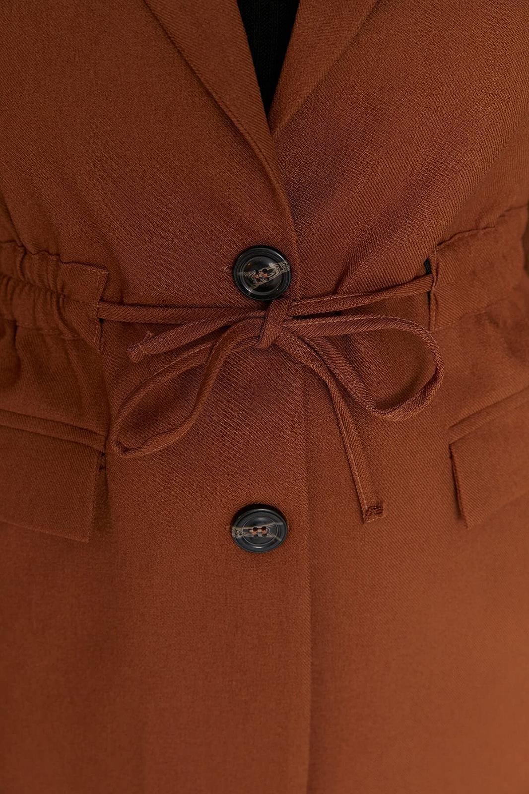 Жакет TRENDYOL стандартной посадки однотонный, фото №4 Жакет TRENDYOL стандартной посадки однотонный, фото №4