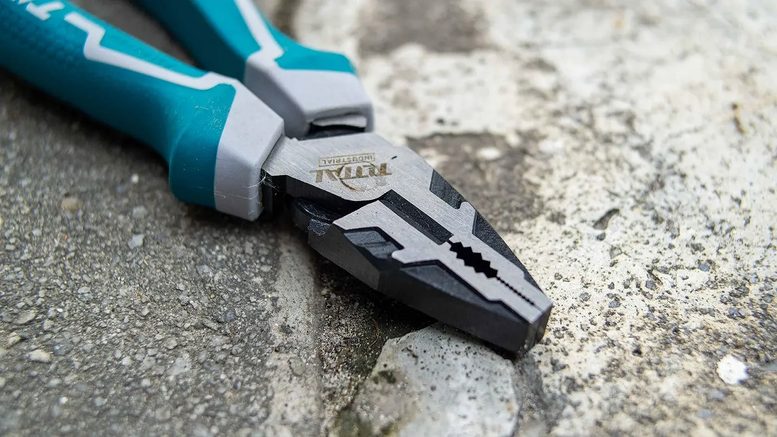 Універсальні плоскогубці TOTAL посилені Хром-ванадій Ергономічна волоконна ручка 180 мм, фото №7