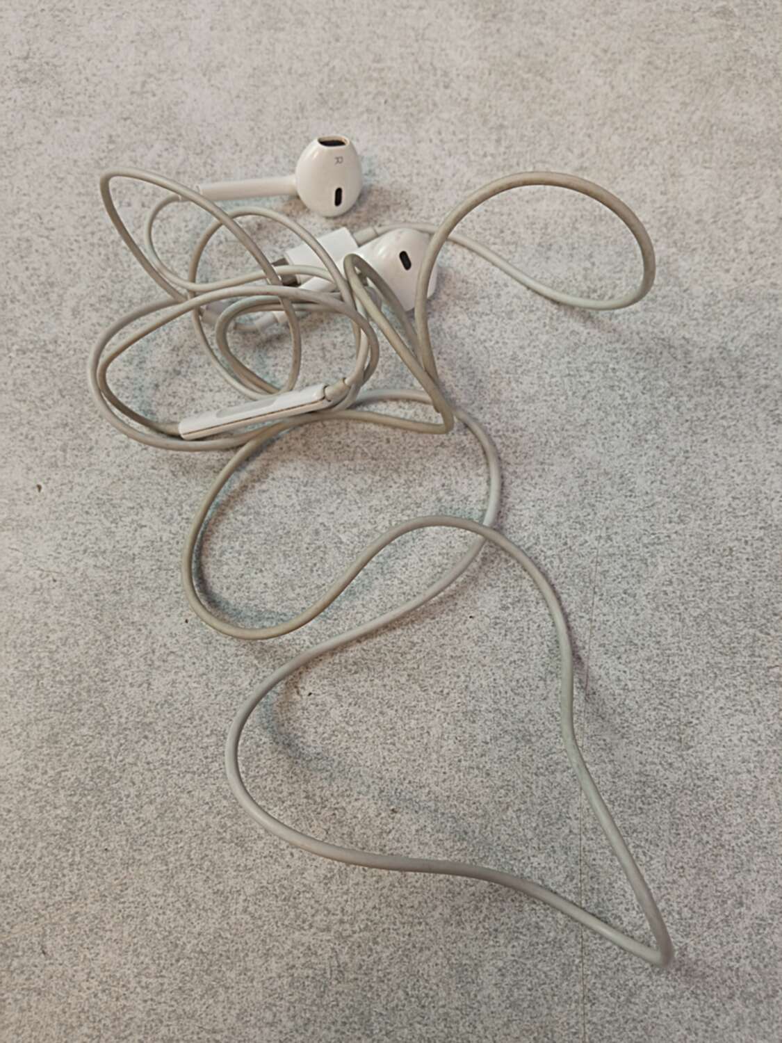 Наушники и Bluetooth-гарнитуры Apple EarPods Lightning, фото №2