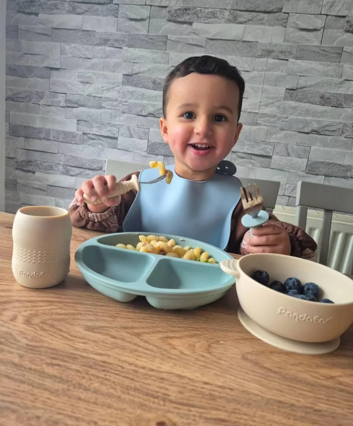 Набір дитячого посуду PandaEar з силікону з присосками, 2 тарілки дитячі з роздільниками + 2 миски для дитячої каші з присосками + 2 дитячі чашки з 2 дитячими ложками і 2 виделками, фото №3 Набір дитячого посуду PandaEar з силікону з присосками, 2 тарілки дитячі з роздільниками + 2 миски для дитячої каші з присосками + 2 дитячі чашки з 2 дитячими ложками і 2 виделками, фото №3