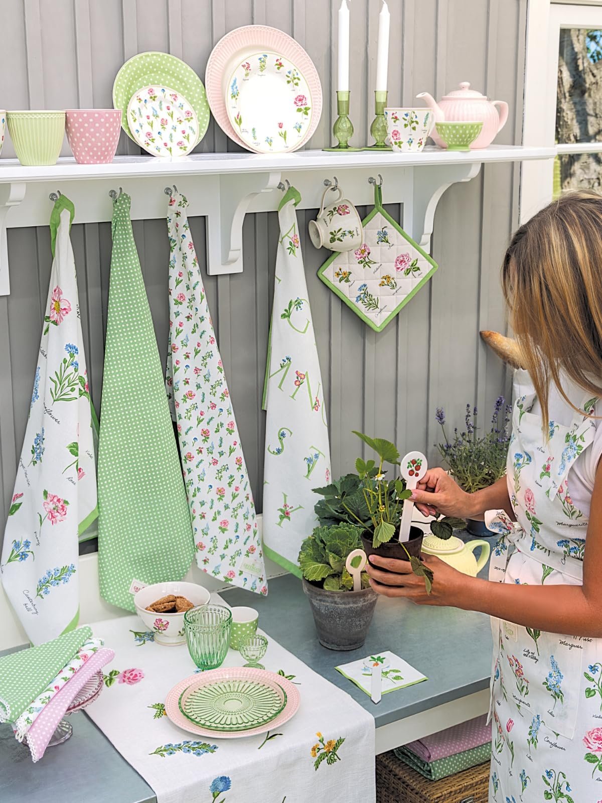 Скатертина GreenGate Dotty Блідо-зелена 145 x 250 см, фото №5