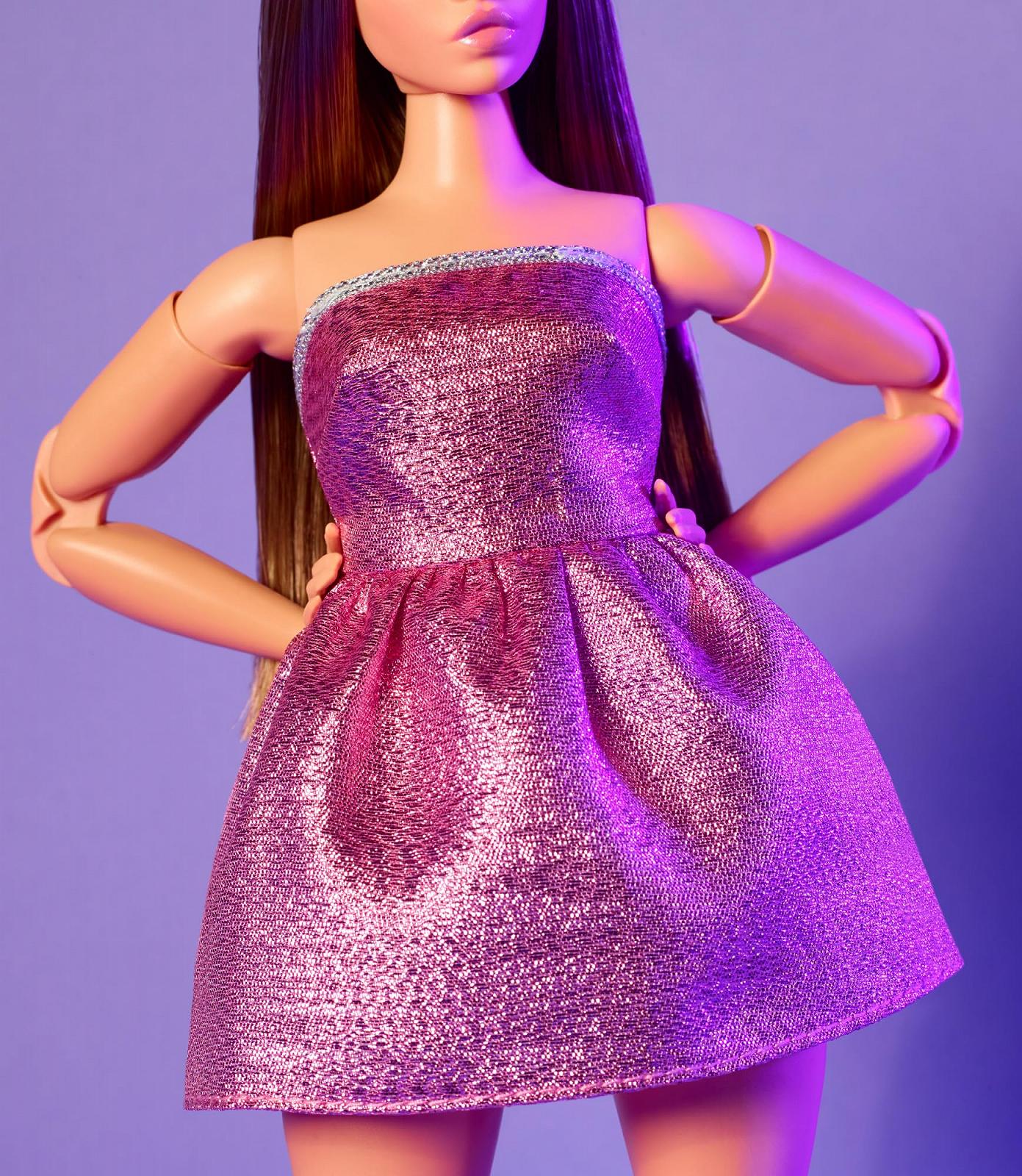 Кукла Barbie Looks Фигурка #24 Коричневые волосы Сияющее платье Каблуки HRM16, фото №4