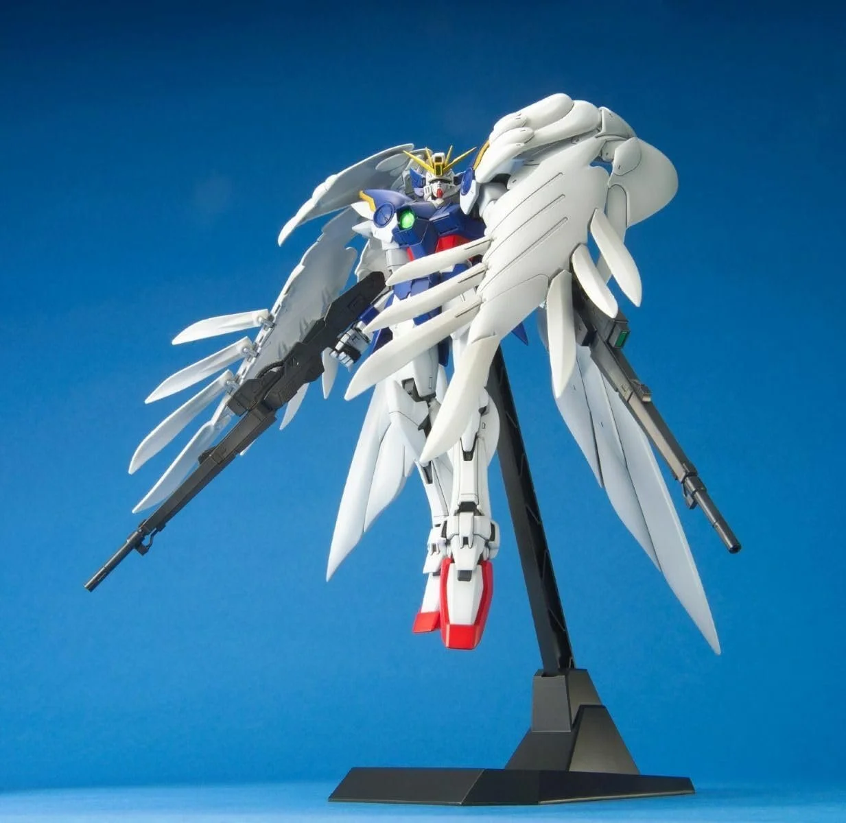 Пластикова модель BANDAI SPIRITS MG Mobile Suit Gundam W Wing Gundam Zero Custom Endless Waltz Version 1:100, фото №4