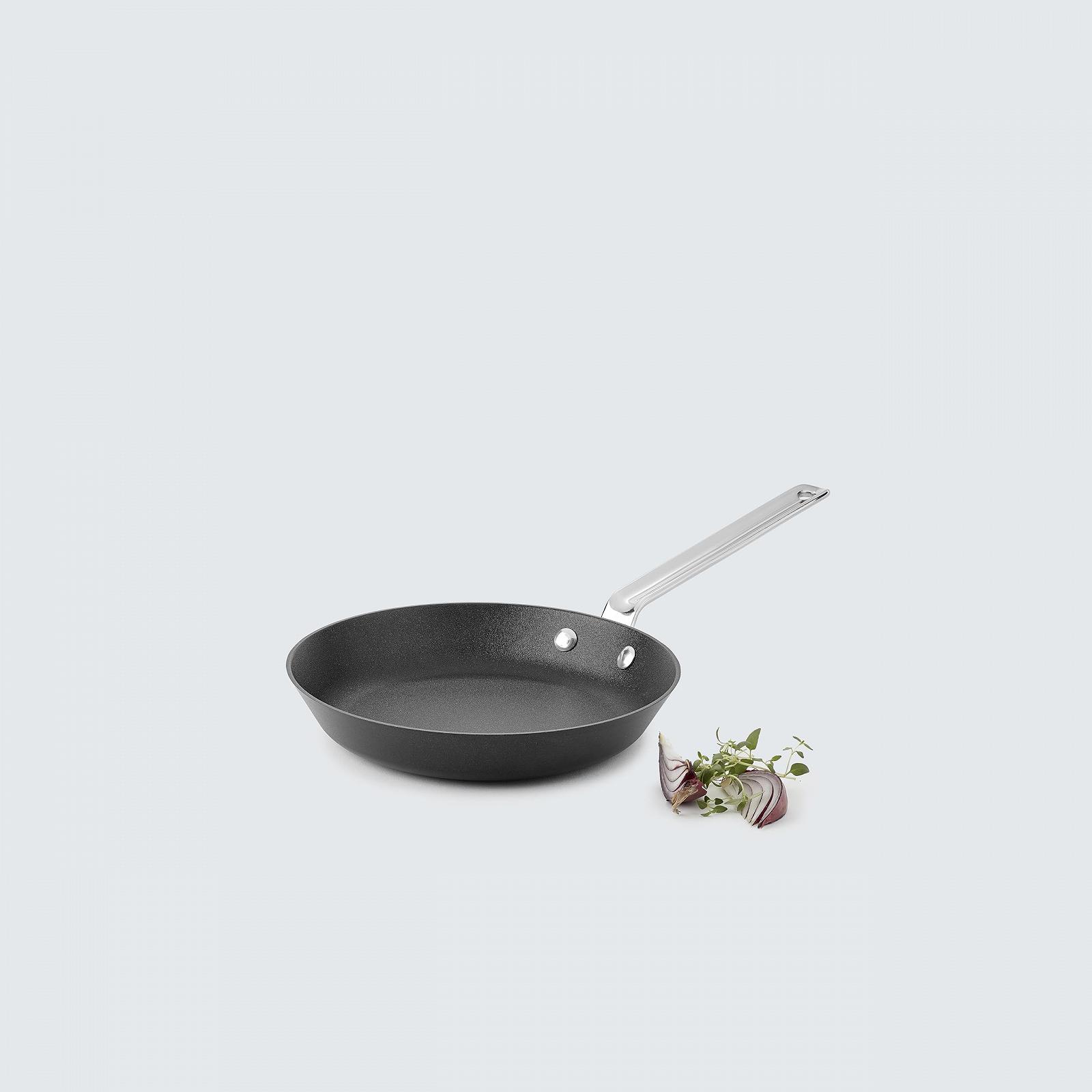 Сковорідка Scanpan TechnIQ Modern Induction 22 см Багатофункціональна сковорідка для всіх плит міцне Stratanium + антипригарне покриття придатна для духовки, фото №3 Сковорідка Scanpan TechnIQ Modern Induction 22 см Багатофункціональна сковорідка для всіх плит міцне Stratanium + антипригарне покриття придатна для духовки, фото №3