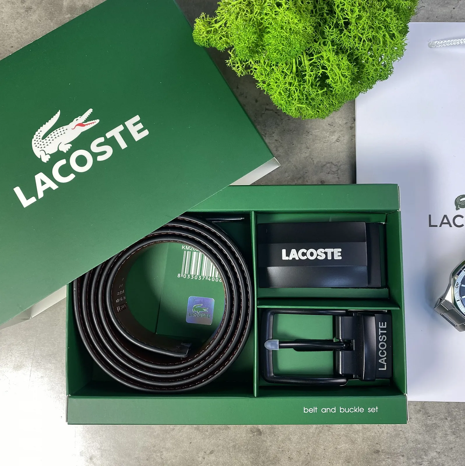 Подарунковий набір зі шкіряний ремнем Lacoste і двома змінними пряжками Лакосте, фото №1 Подарунковий набір зі шкіряний ремнем Lacoste і двома змінними пряжками Лакосте, фото №1