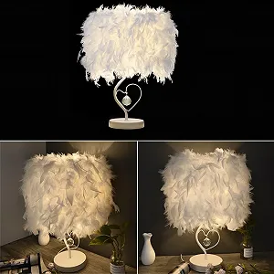 Настольная лампа Перовая Винтажная 3-цветная с лампой Белая synthetic.ua - Фото 1