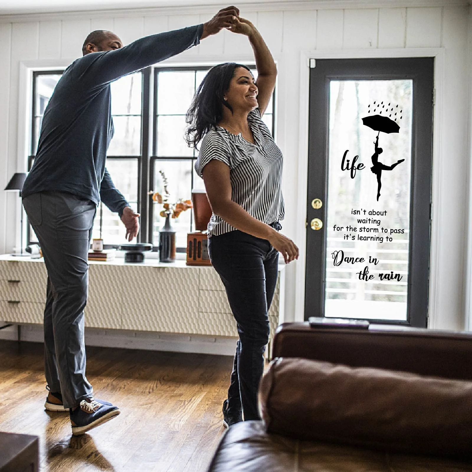 Наклейка на стіну SUPERDANT Dance in the Rain 35 x 60 см, фото №5 Наклейка на стіну SUPERDANT Dance in the Rain 35 x 60 см, фото №5