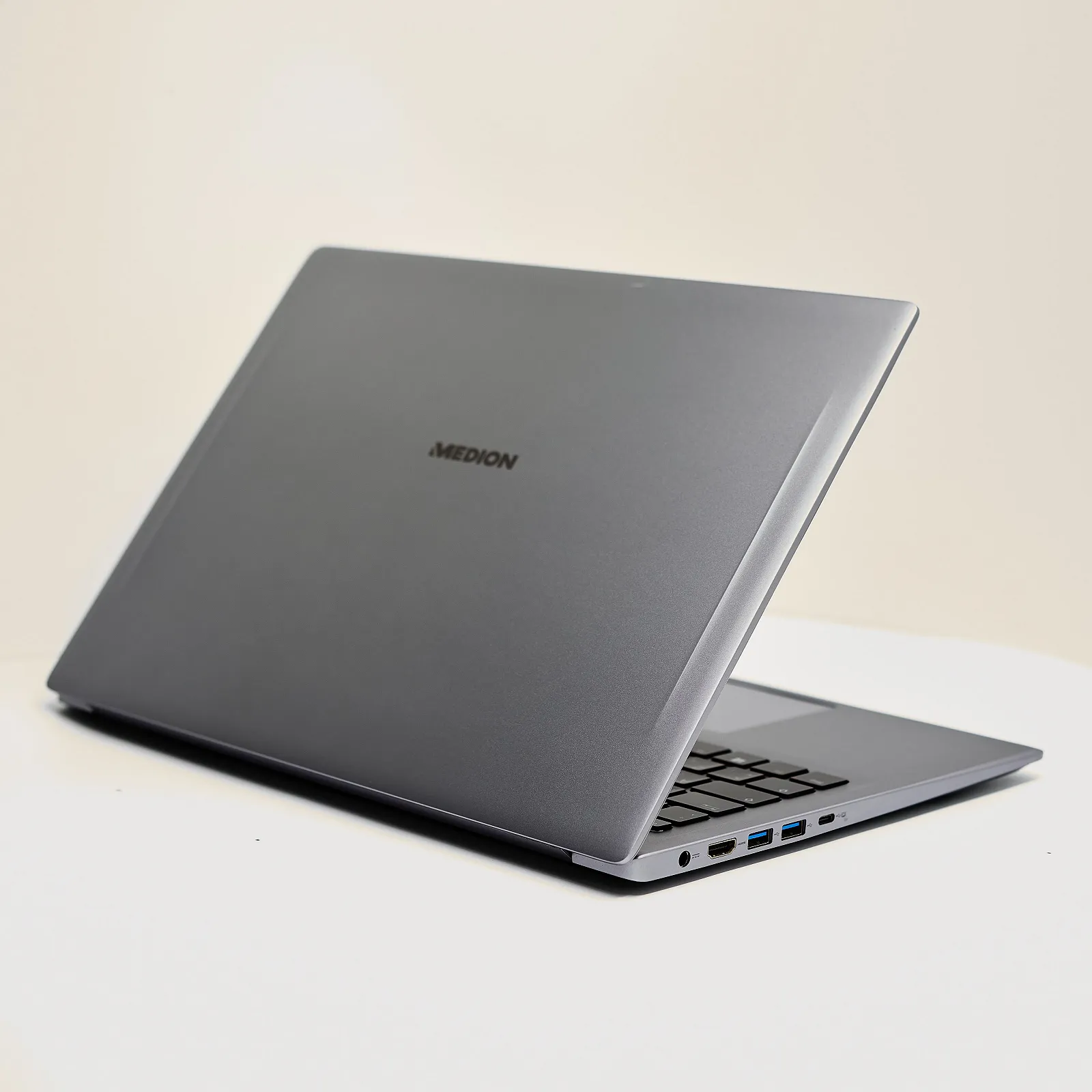 Ноутбук Medion (Lenovo Group) Akoya P6645 | Intel Core i5-10210U | IPS (1920x1080) FullHD | RAM 8 ГБ | SSD 256 ГБ | Intel UHD Graphics | Металевий корпус | підсвітка клавіатури | Win11 (5027), фото №2
