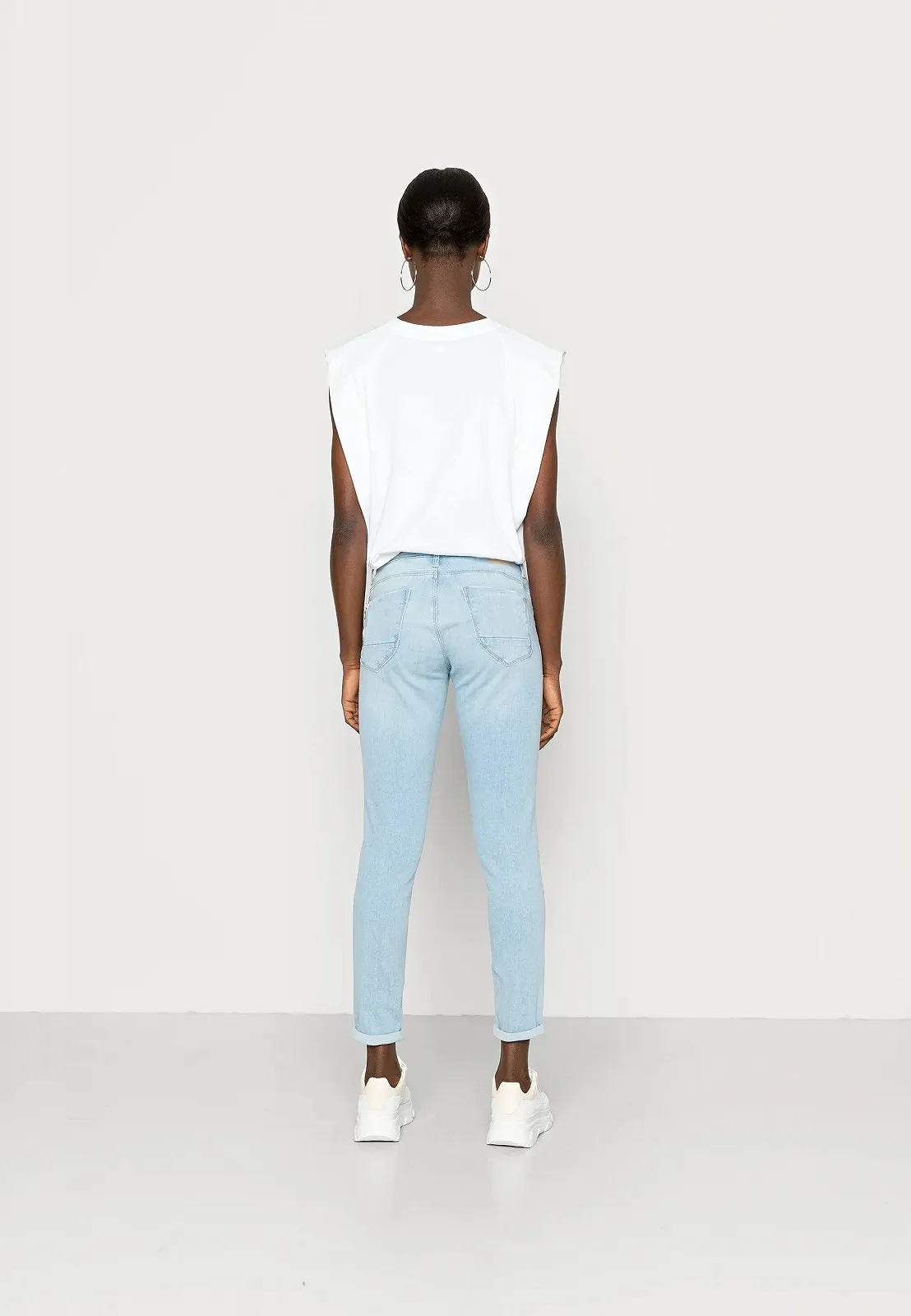 Женские джинсовые штаны MAVI LEXY Ice Blue Glam - 26, фото №3 Женские джинсовые штаны MAVI LEXY Ice Blue Glam - 26, фото №3