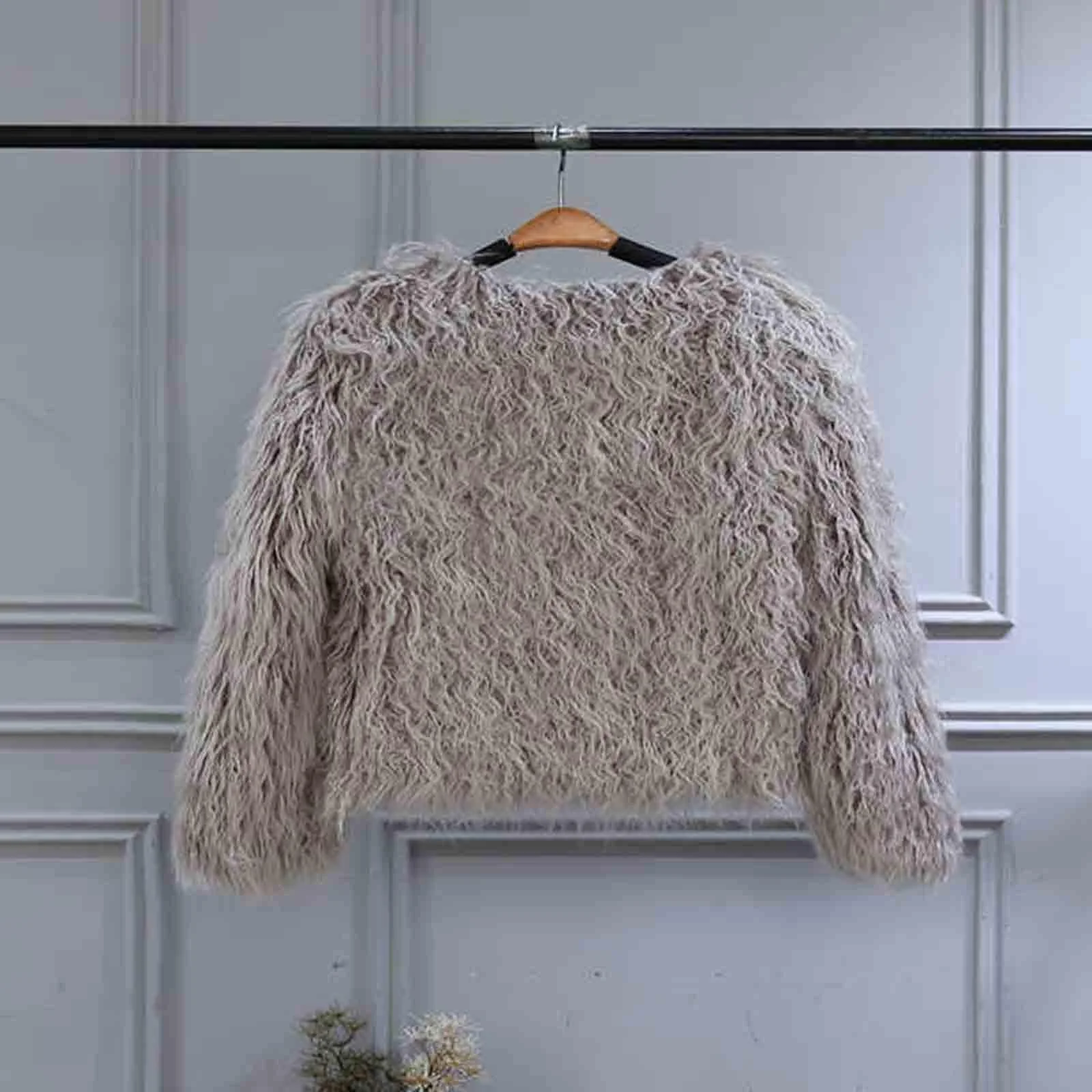 Женская короткая шуба из искусственного меха, фото №4 Женская короткая шуба из искусственного меха, фото №4