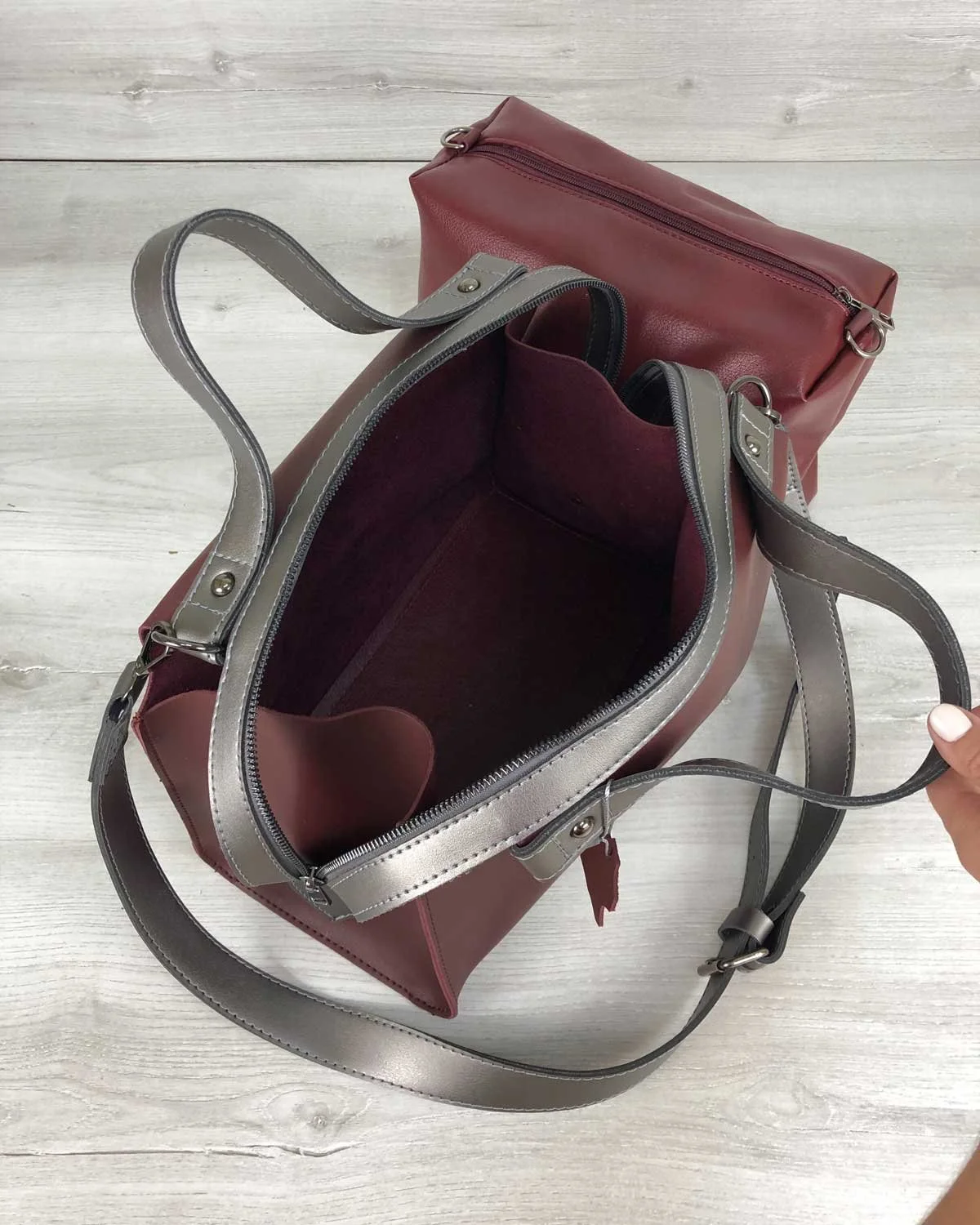 Универсальная женская сумка саквояж бордовая – стильная, вместительная, через плечо, фото №5 Универсальная женская сумка саквояж бордовая – стильная, вместительная, через плечо, фото №5