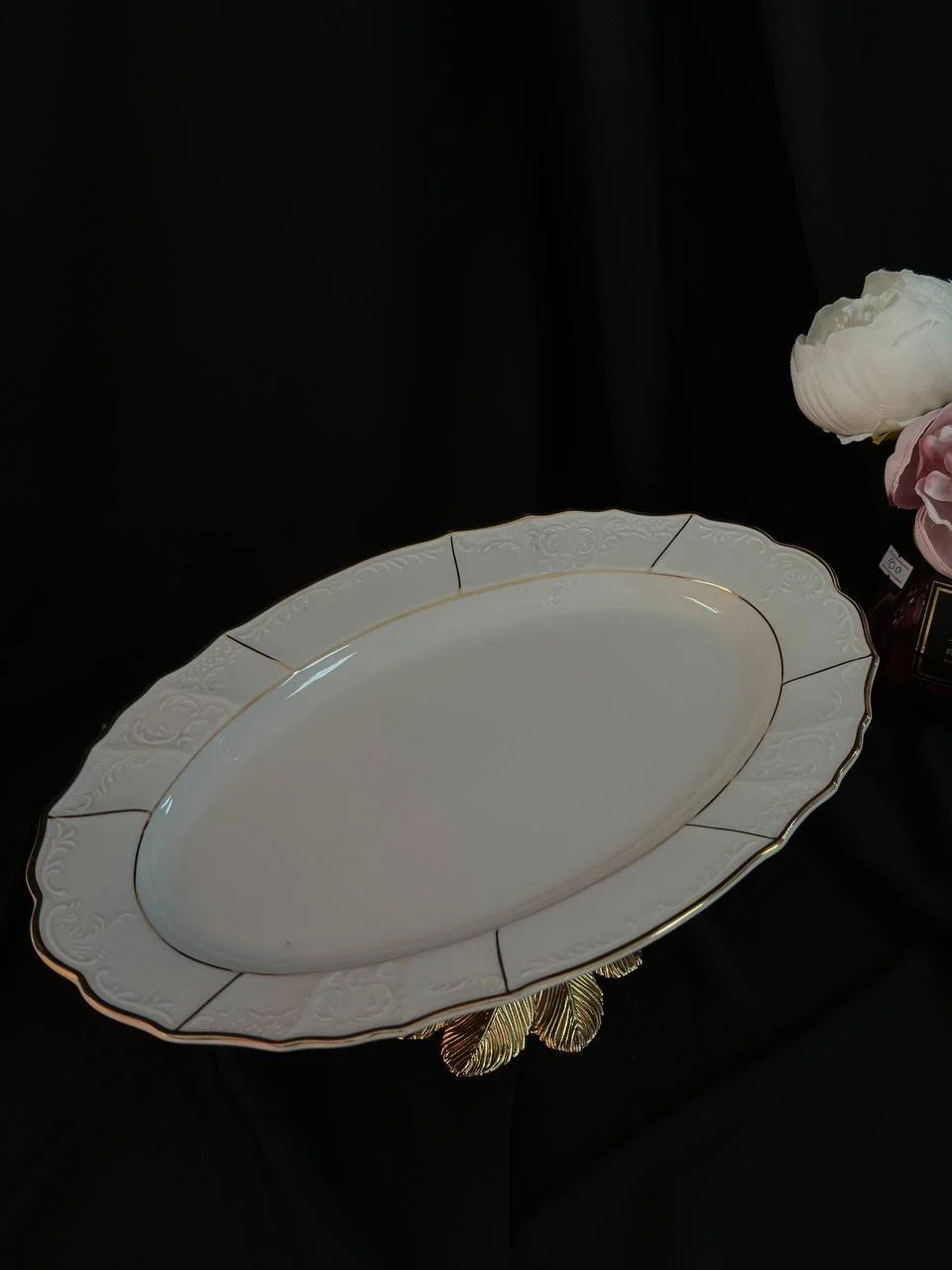Блюдо на золотій ніжці пелюстка 34х22 см порцеляна, фото №2 Блюдо на золотій ніжці пелюстка 34х22 см порцеляна, фото №2