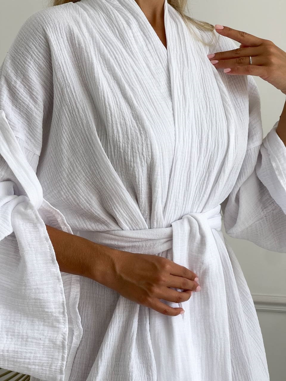 Нереально крутой воздушный халат на запах из муслиновой ткани белый, фото №4