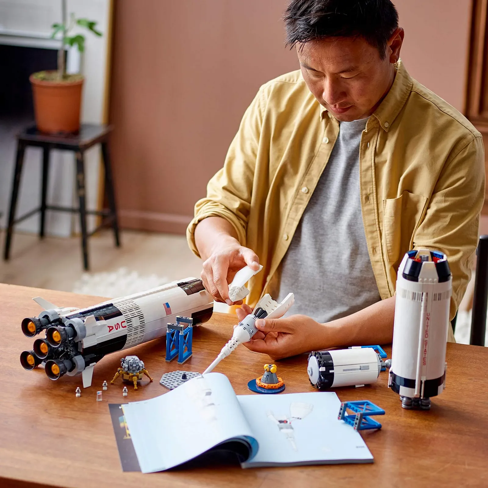 Конструктор LEGO Ideas NASA Apollo Saturn V 21309, 1969 деталей, фото №6