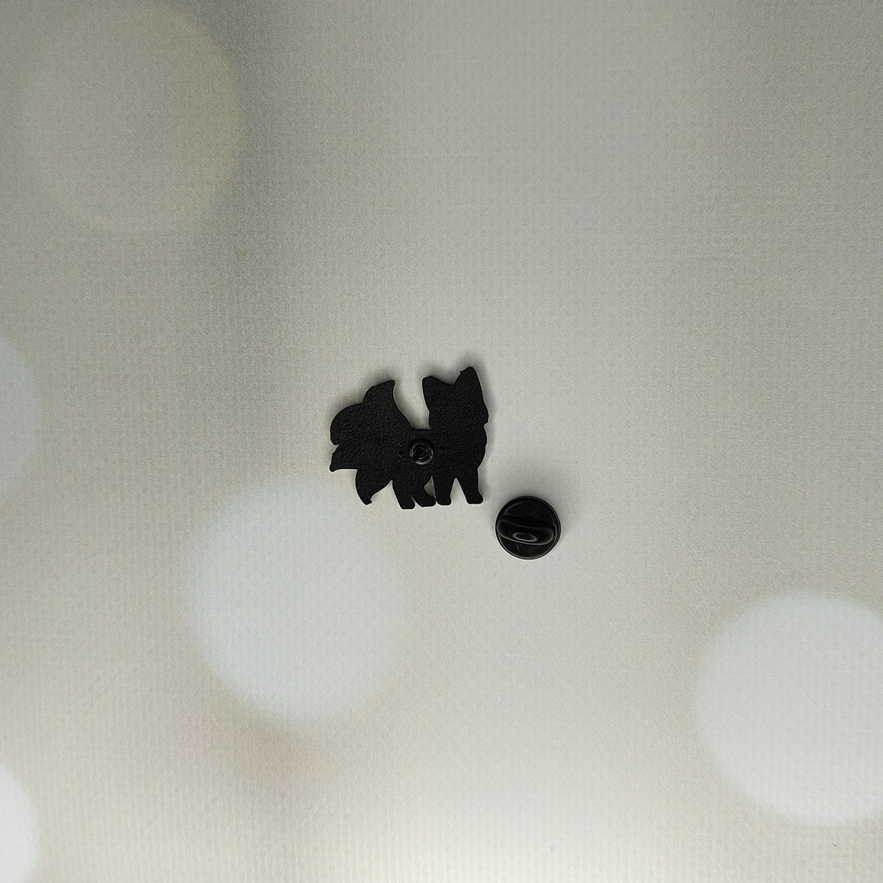 Металлический значок пин Кицунэ Дух лисы, фото №2 Металлический значок пин Кицунэ Дух лисы, фото №2