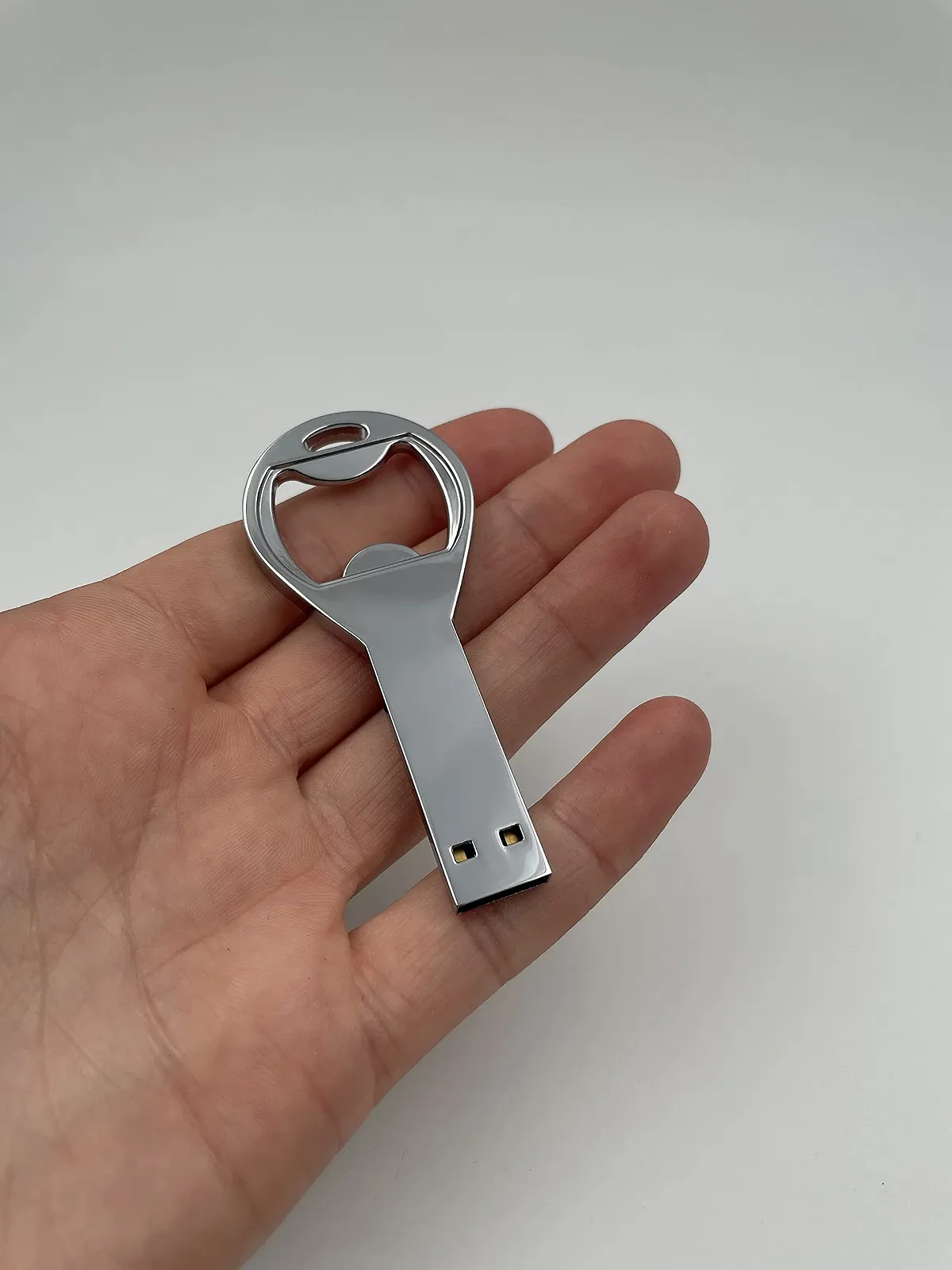 USB-флеш-накопичувач Onwomania Bottle Opener 32 ГБ Metal Silver, фото №5 USB-флеш-накопичувач Onwomania Bottle Opener 32 ГБ Metal Silver, фото №5