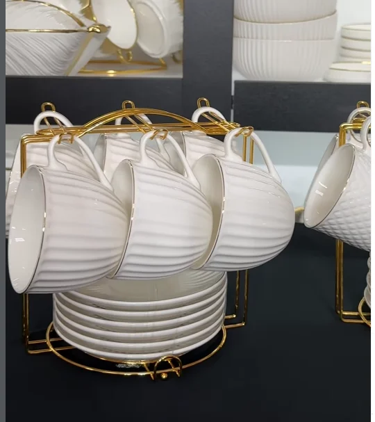 Порцеляновий чайний сервіз 6 персон на золотій підставці, фото №3