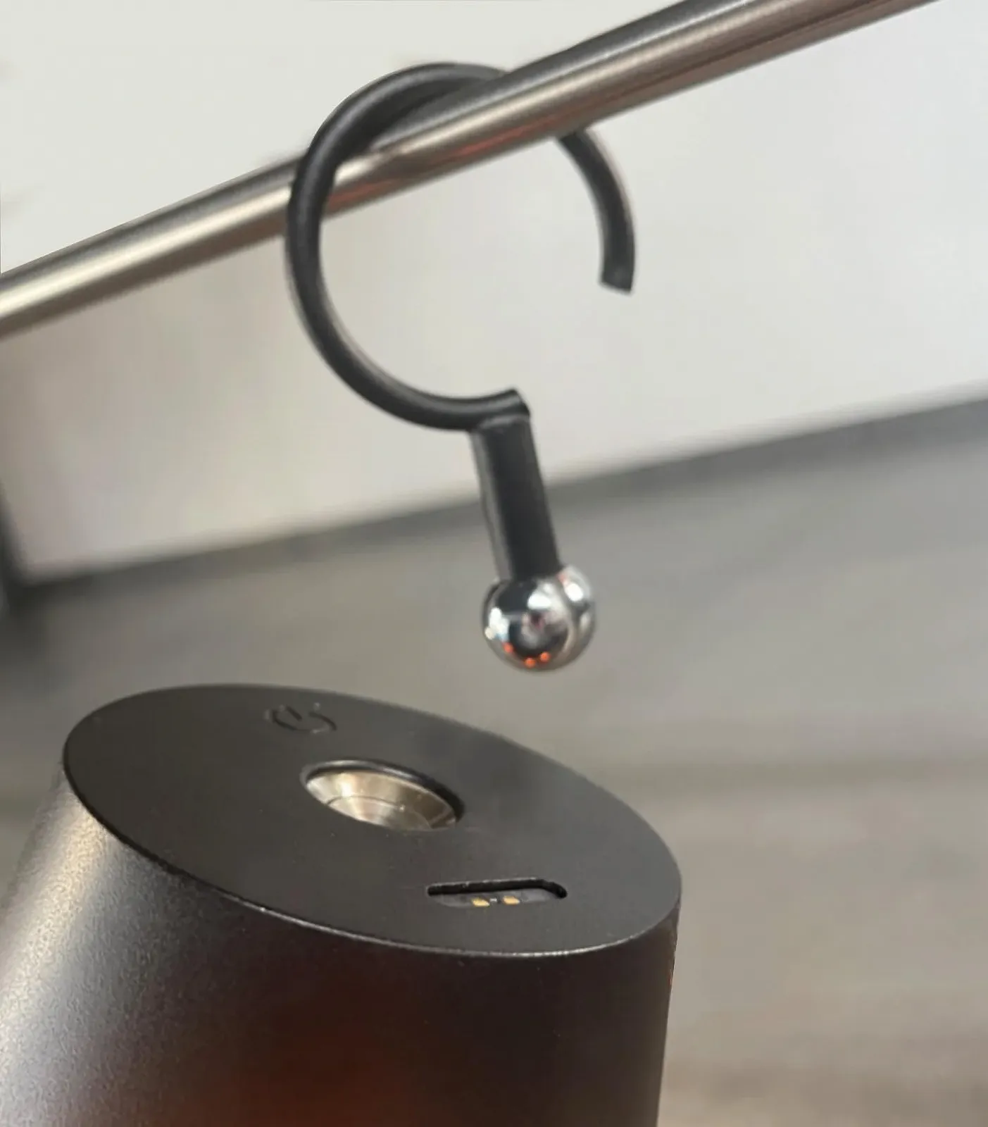 Лампа VOET бездротовий акумуляторний вуличний настільний/настінний/стельовий чорний пісок димований набір, фото №5