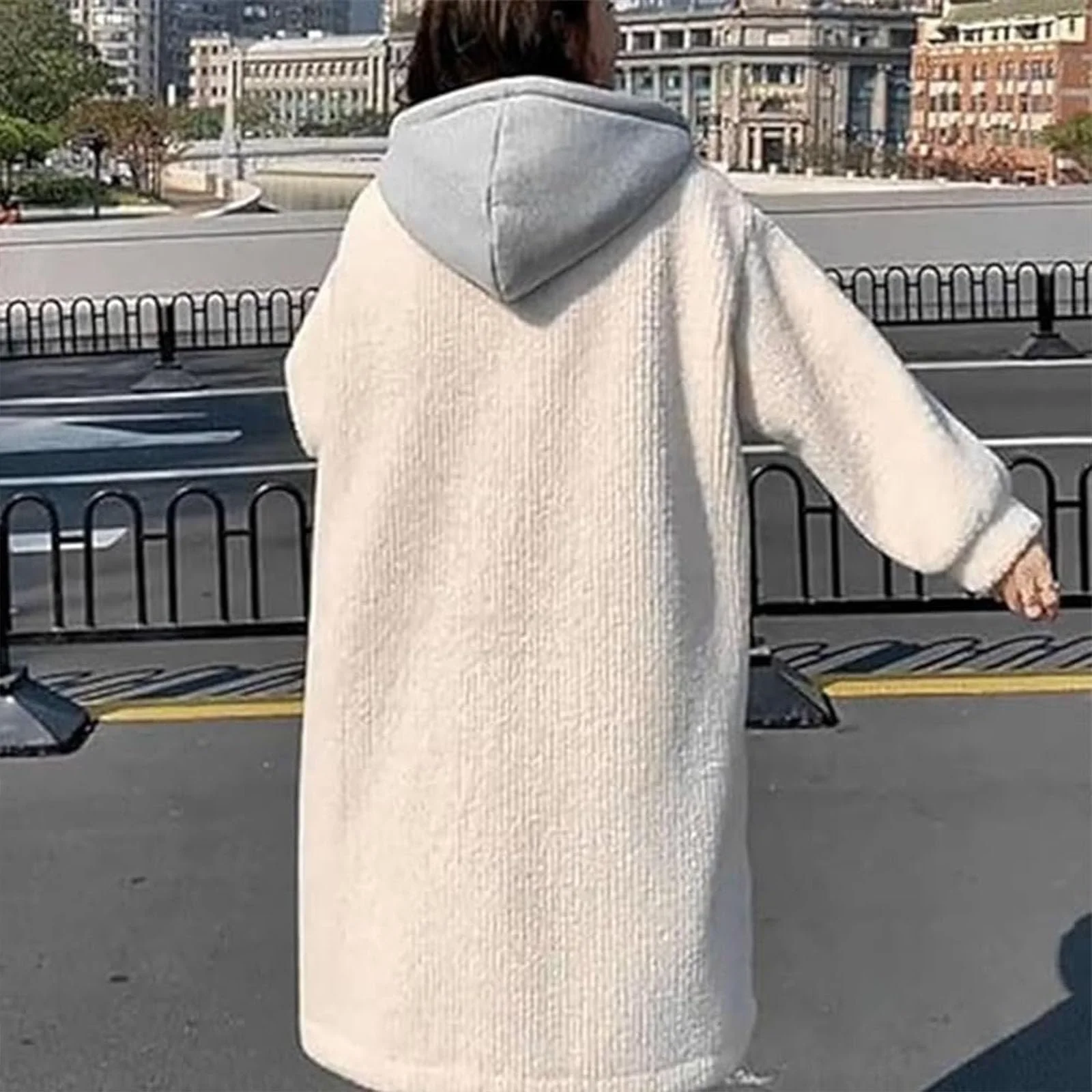 Куртка с капюшоном из искусственного меха из овечьей шерсти, фото №3 Куртка с капюшоном из искусственного меха из овечьей шерсти, фото №3