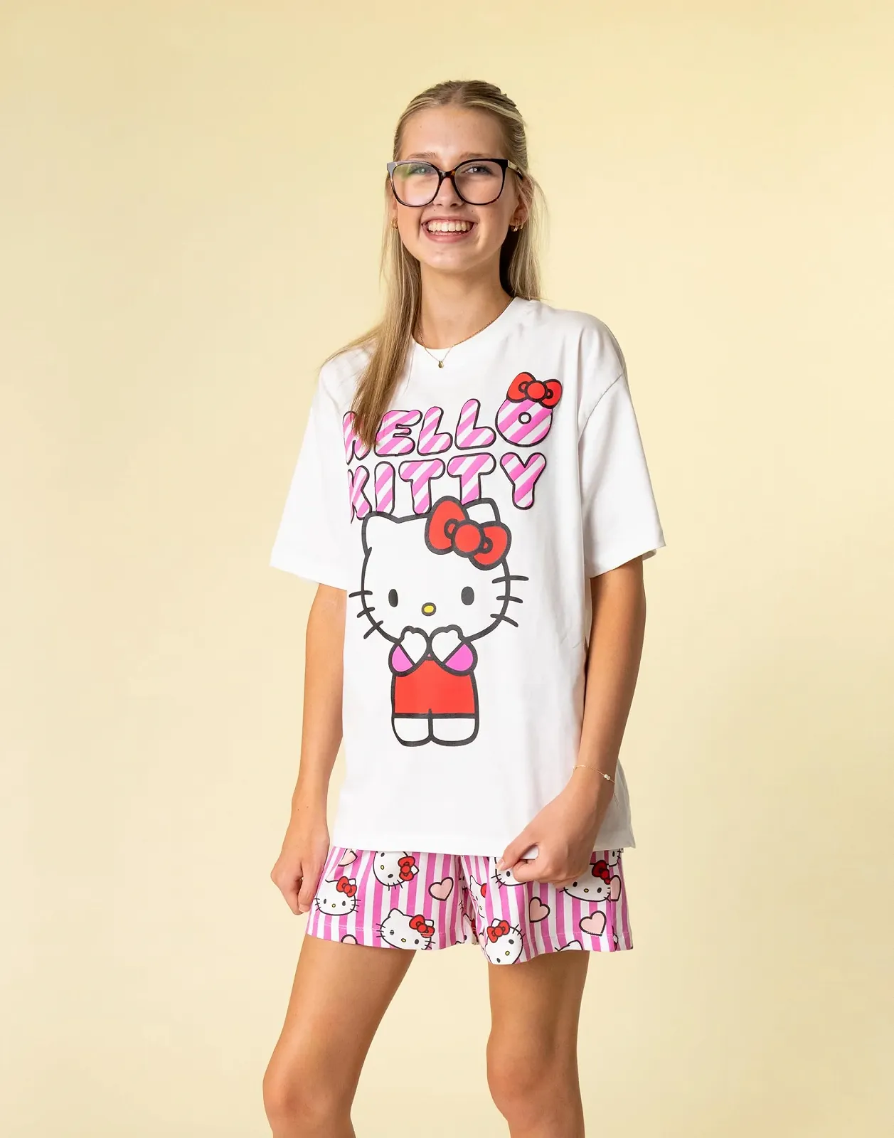 Комплект пижамный Hello Kitty Розовый с короткими рукавами и шортами | Мультипак из 2 предметов одежды для сна с сердечками и бантами | Детская одежда для дома с мультяшным принтом | Hello Kitty Merch, фото №4 Комплект пижамный Hello Kitty Розовый с короткими рукавами и шортами | Мультипак из 2 предметов одежды для сна с сердечками и бантами | Детская одежда для дома с мультяшным принтом | Hello Kitty Merch, фото №4