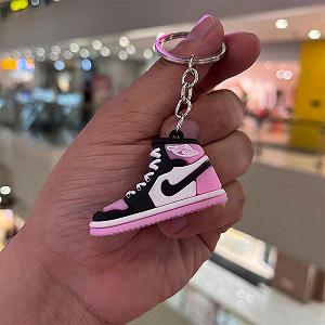 Брелок кроссовок Найк Nike Джордан розовый на рюкзак, ключи 3,5 см synthetic.ua - Фото 1