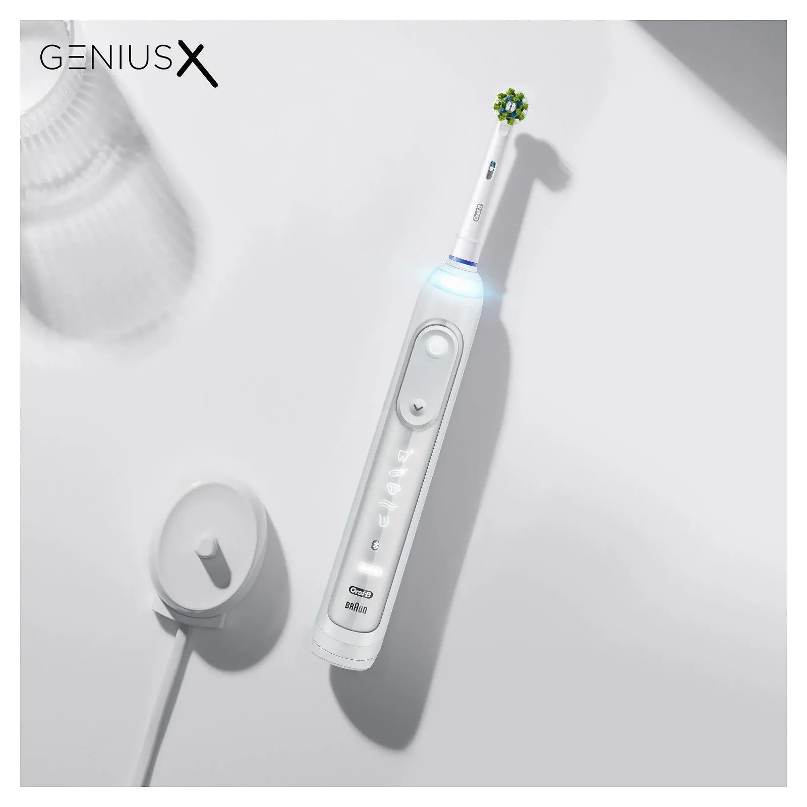 Электрическая зубная щетка Oral-B Genius X Белая, фото №3