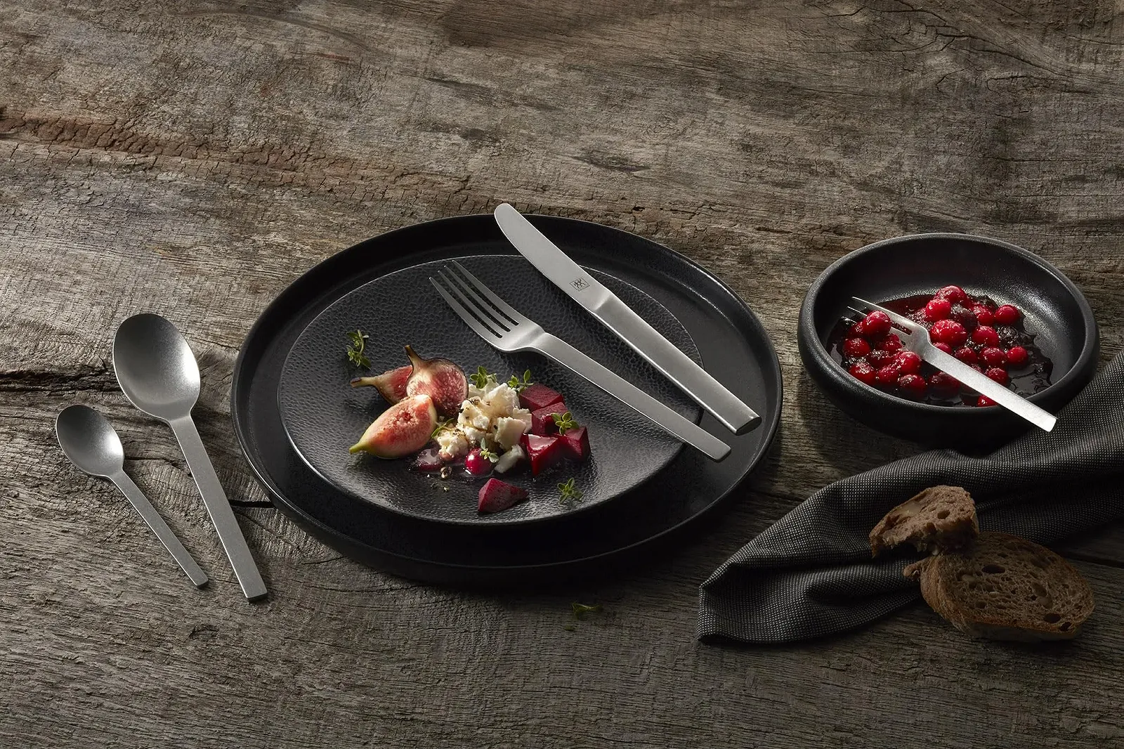 Набір столових приборів ZWILLING Minimal Vintage, 30 предметів на 6 персон, нержавіюча сталь 18/10, вінтажний кований, срібний, фото №2 Набір столових приборів ZWILLING Minimal Vintage, 30 предметів на 6 персон, нержавіюча сталь 18/10, вінтажний кований, срібний, фото №2