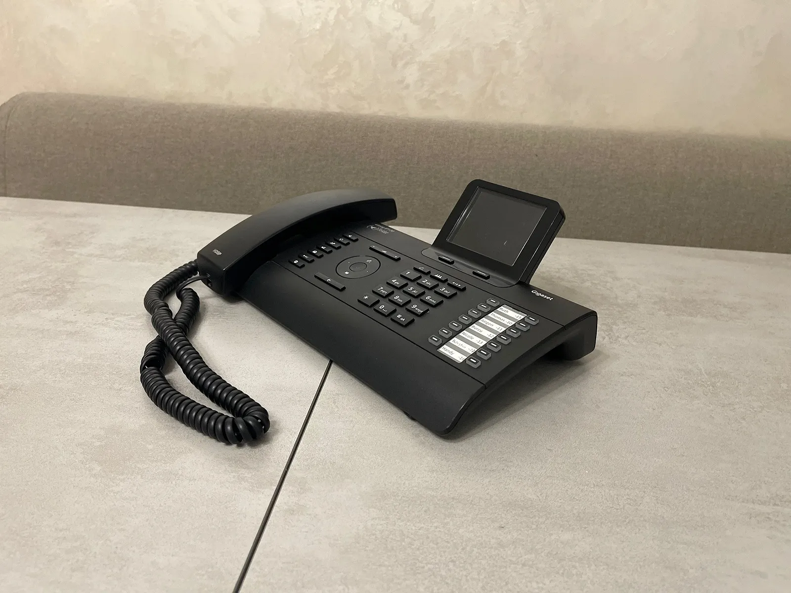 Профессиональный IP-телефон премиум-класса Elmeg IP130 (Teldat / Gigaset), фото №3 Профессиональный IP-телефон премиум-класса Elmeg IP130 (Teldat / Gigaset), фото №3
