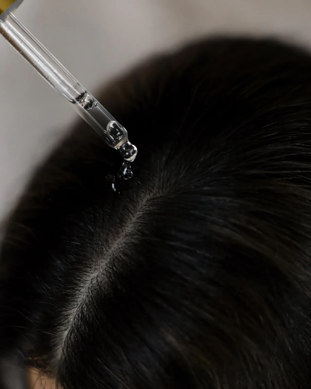 Сироватка для волосся KIND OF ROSY для густоти та росту - Веганська та 100% натуральна, фото №4 Сироватка для волосся KIND OF ROSY для густоти та росту - Веганська та 100% натуральна, фото №4