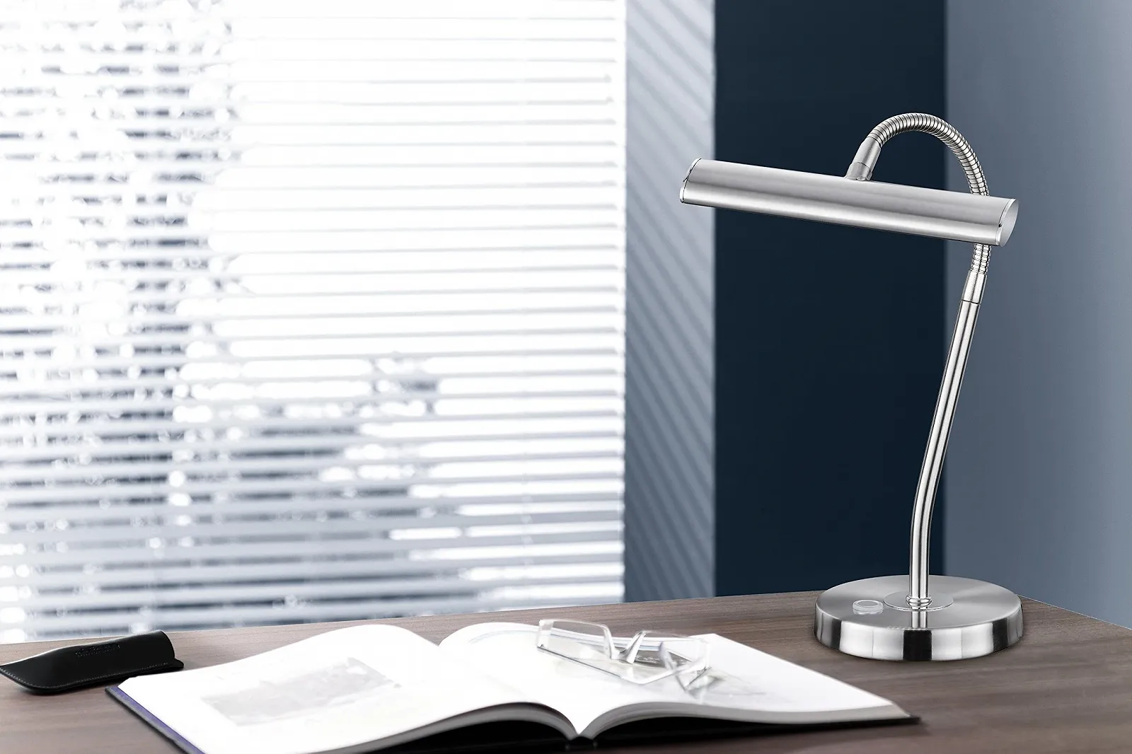 Настільна лампа Trio Leuchten CURTIS 579790108 LED TOUCH полірована латунь, фото №3