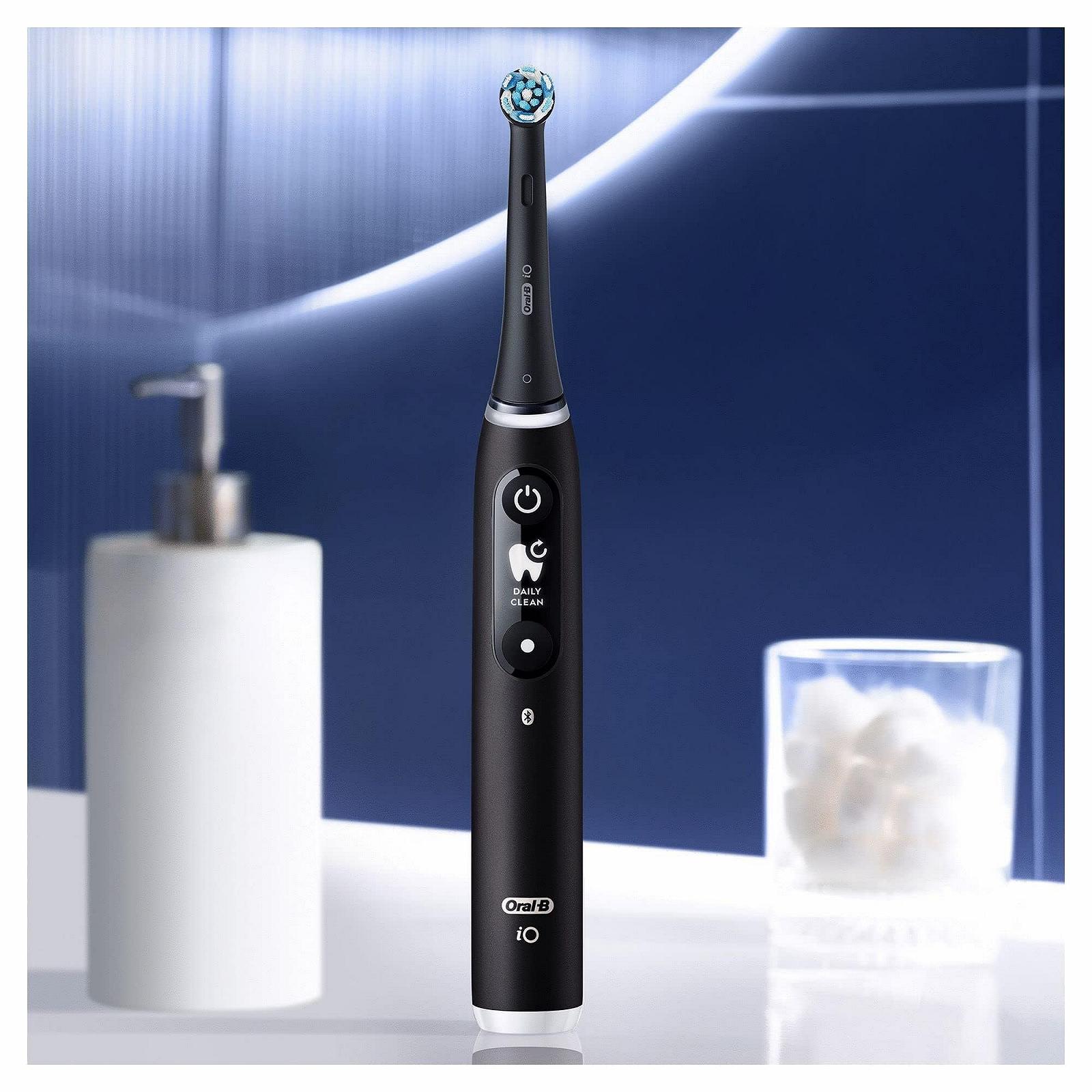 Электрическая зубная щетка Oral-B iO, 2 шт, черная и розовая ручки, черный и белый дисплей, Bluetooth, 3 сменные насадки, фото №1