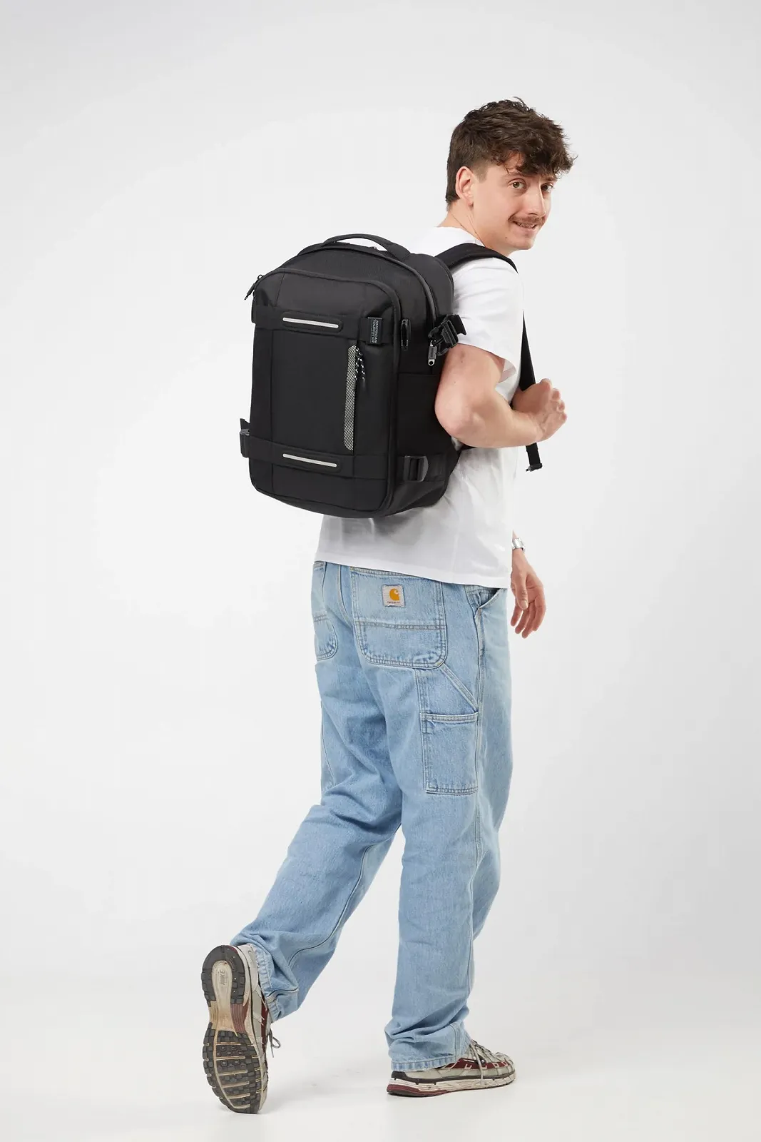 Рюкзак для ноутбука American Tourister Urban Track 15.6 дюйма 45 см 29 L Asphalt Black, фото №7 Рюкзак для ноутбука American Tourister Urban Track 15.6 дюйма 45 см 29 L Asphalt Black, фото №7