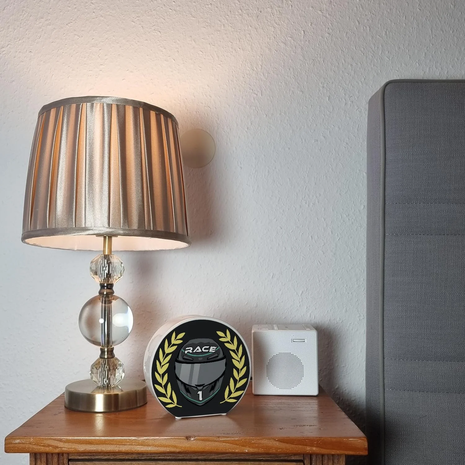 Скарбничка керамічна Шолом для автоспорту з вінком переможця, фото №2