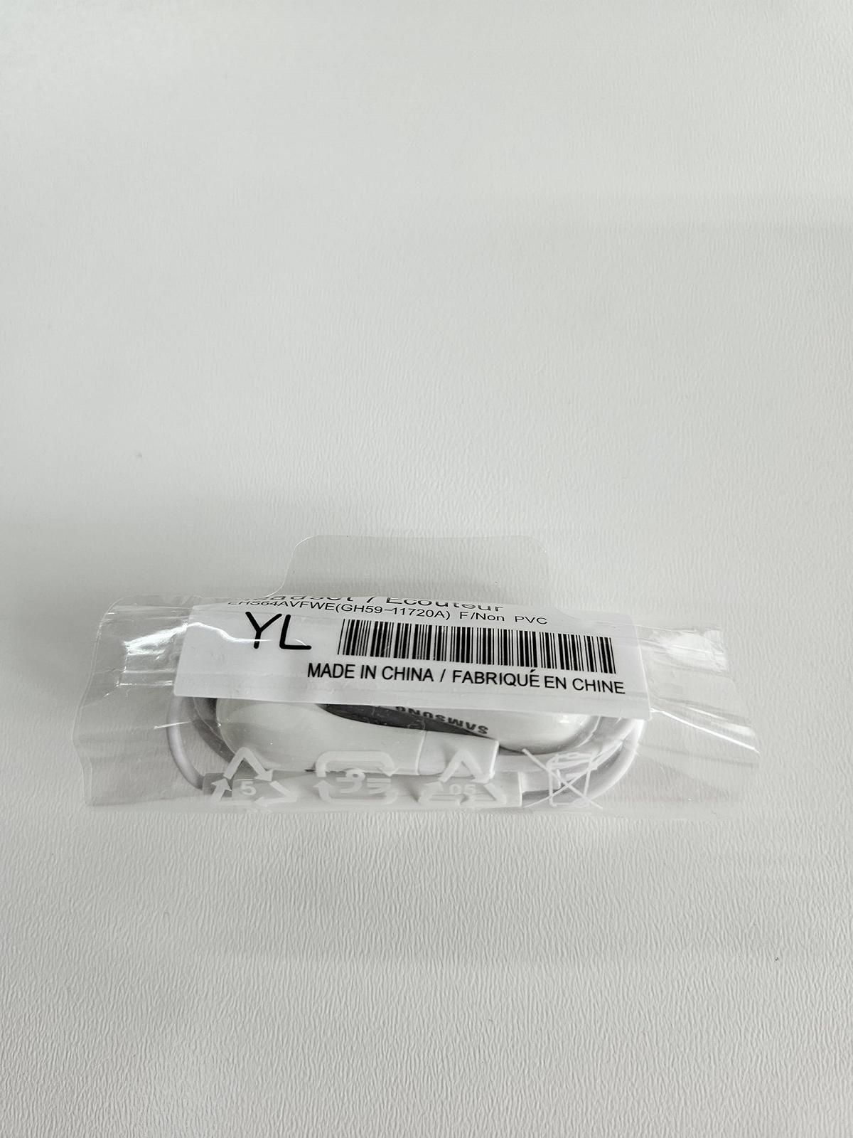 Універсальні навушники Samsung EHS64 для Galaxy S3/S4/S5/S6/S6 Mini/Edge 3,5 Jack з мікрофоном і дистанційним управлінням білий, фото №2 Універсальні навушники Samsung EHS64 для Galaxy S3/S4/S5/S6/S6 Mini/Edge 3,5 Jack з мікрофоном і дистанційним управлінням білий, фото №2