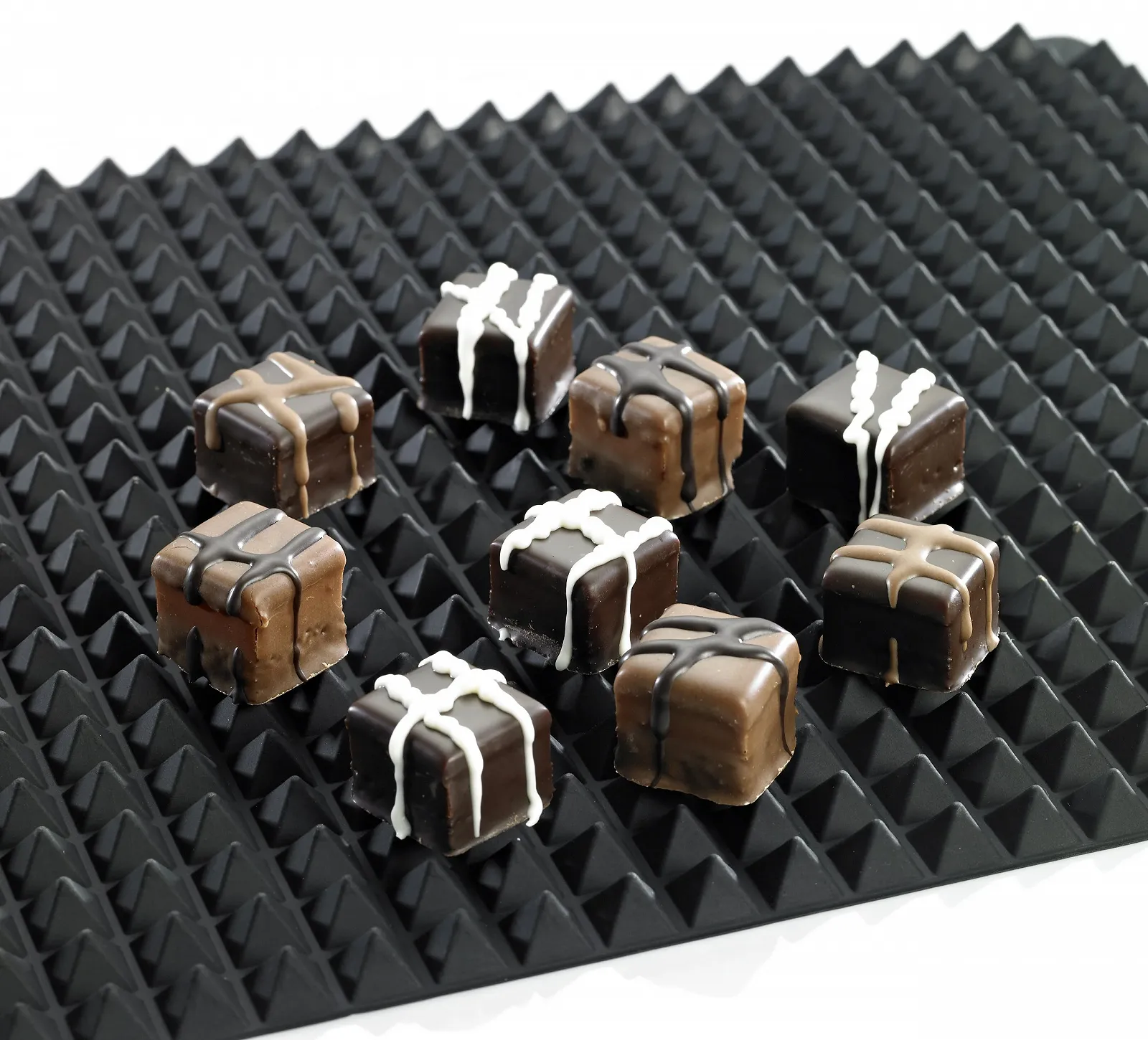 Силіконовий килимок Lurch Flexi Form Pyramid Mat 41 x 29 см пірамідальний Чорний, фото №6 Силіконовий килимок Lurch Flexi Form Pyramid Mat 41 x 29 см пірамідальний Чорний, фото №6