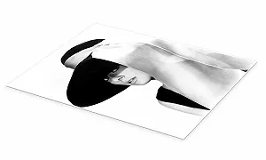 Постер Breakfast at Tiffany Audrey with Hat 30 x 40 см Черно-белый 250 г/м² synthetic.ua - Фото 1