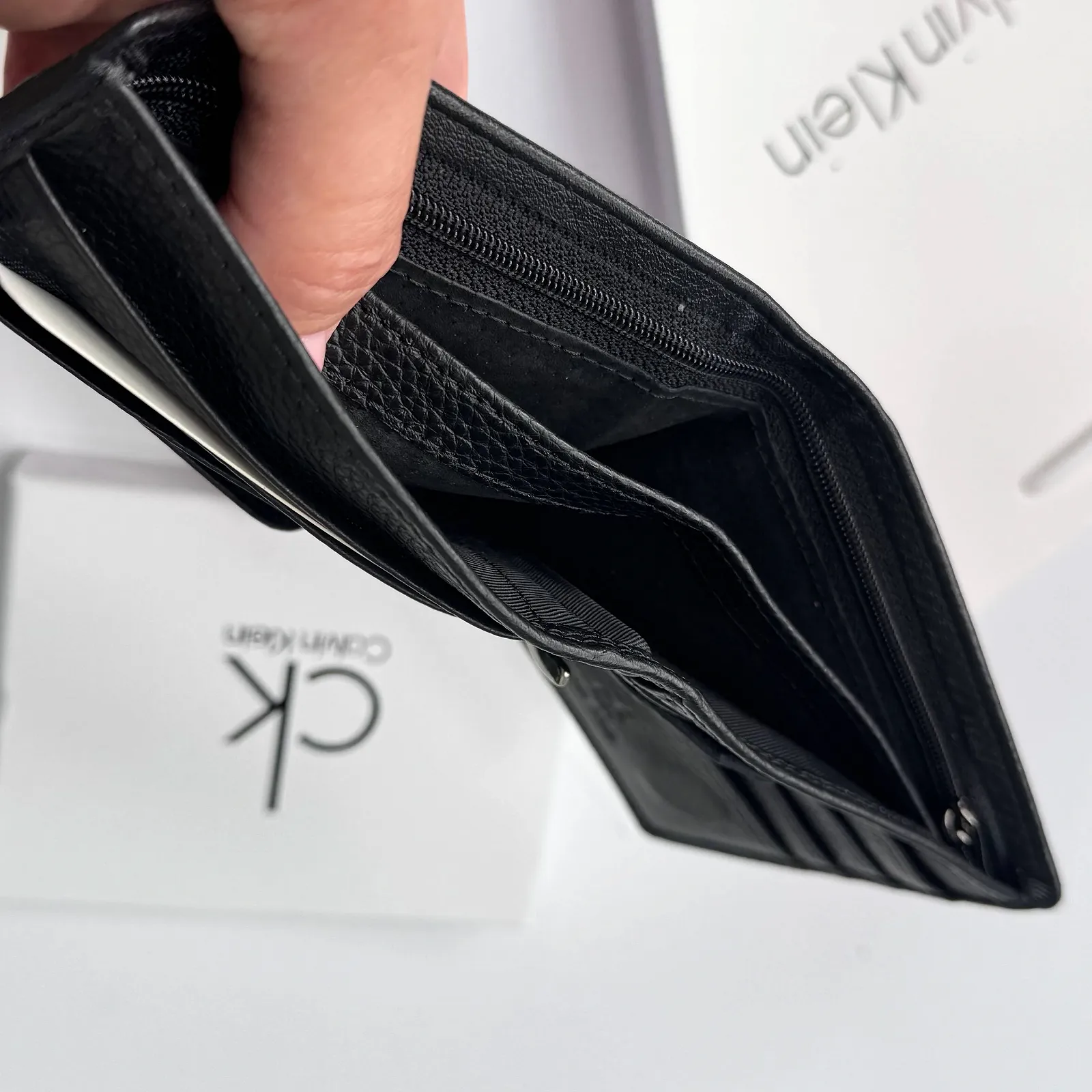 Чоловічий гаманець на магніті шкіряний брендовий Calvin Klein у подарунковій упаковці, фото №4 Чоловічий гаманець на магніті шкіряний брендовий Calvin Klein у подарунковій упаковці, фото №4