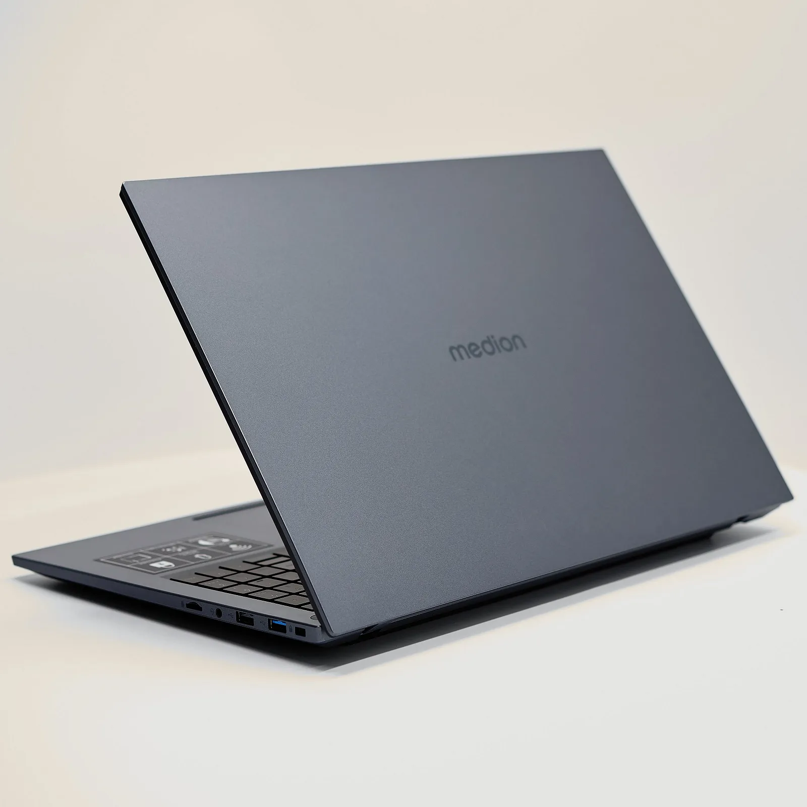 Ноутбук 15,6" Medion (Lenovo Group) Akoya E15443 | Intel Core Ultra 5 125H | IPS (1920x1080) FullHD | RAM DDR5 16 ГБ | SSD 512 ГБ | Intel Arc Graphics | Wi-Fi 6 | АКБ до 9 годин | Win11 (4962), фото №6